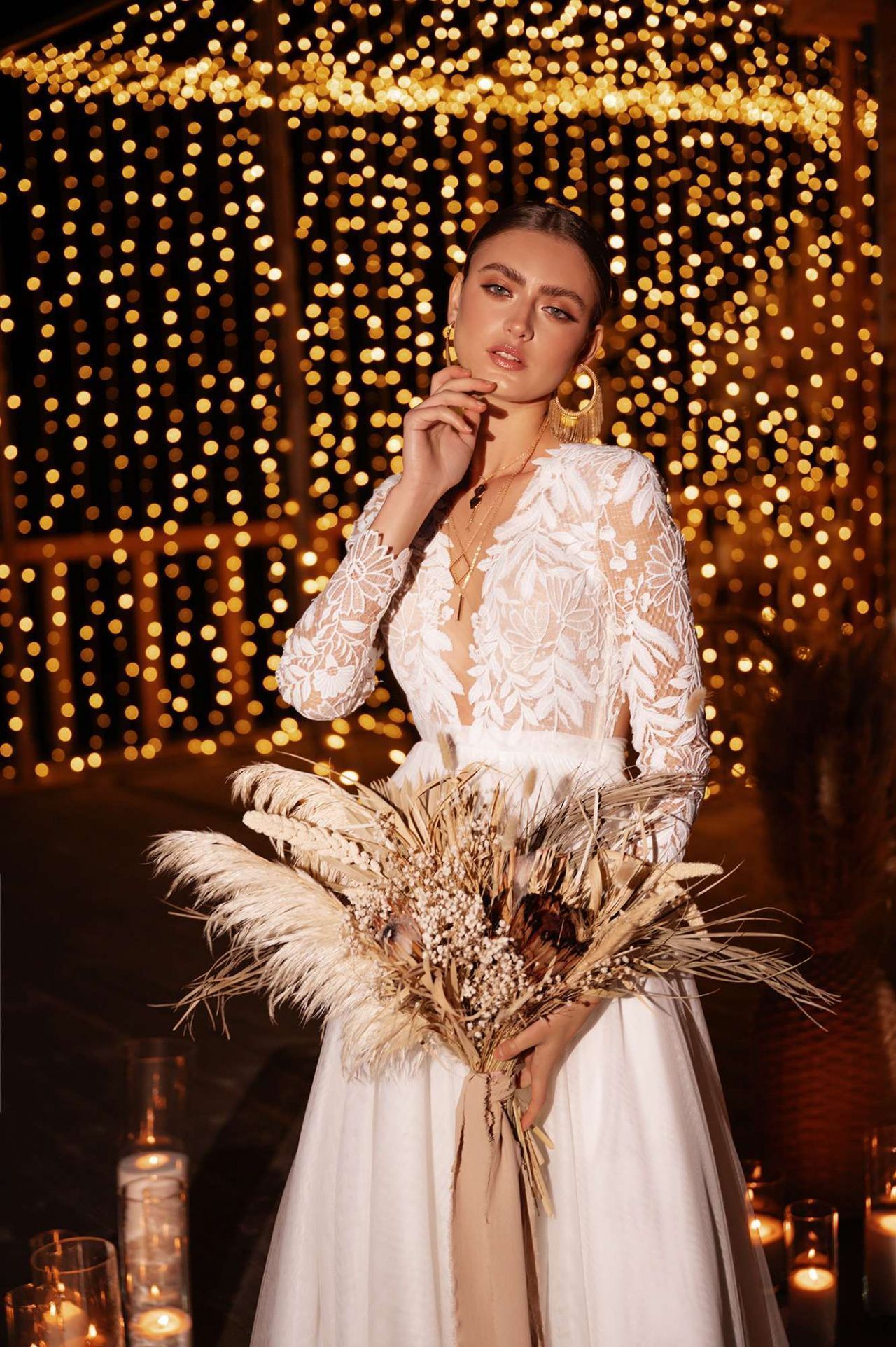 Классическое свадебное платье с v-образным вырезом фото