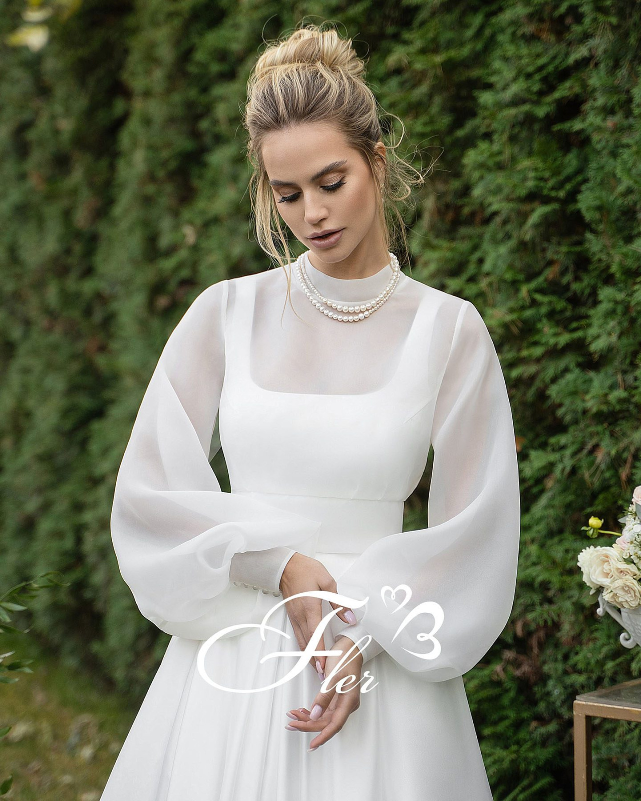 Лаконичное свадебное платье с квадратным вырезом плюс сайз фото