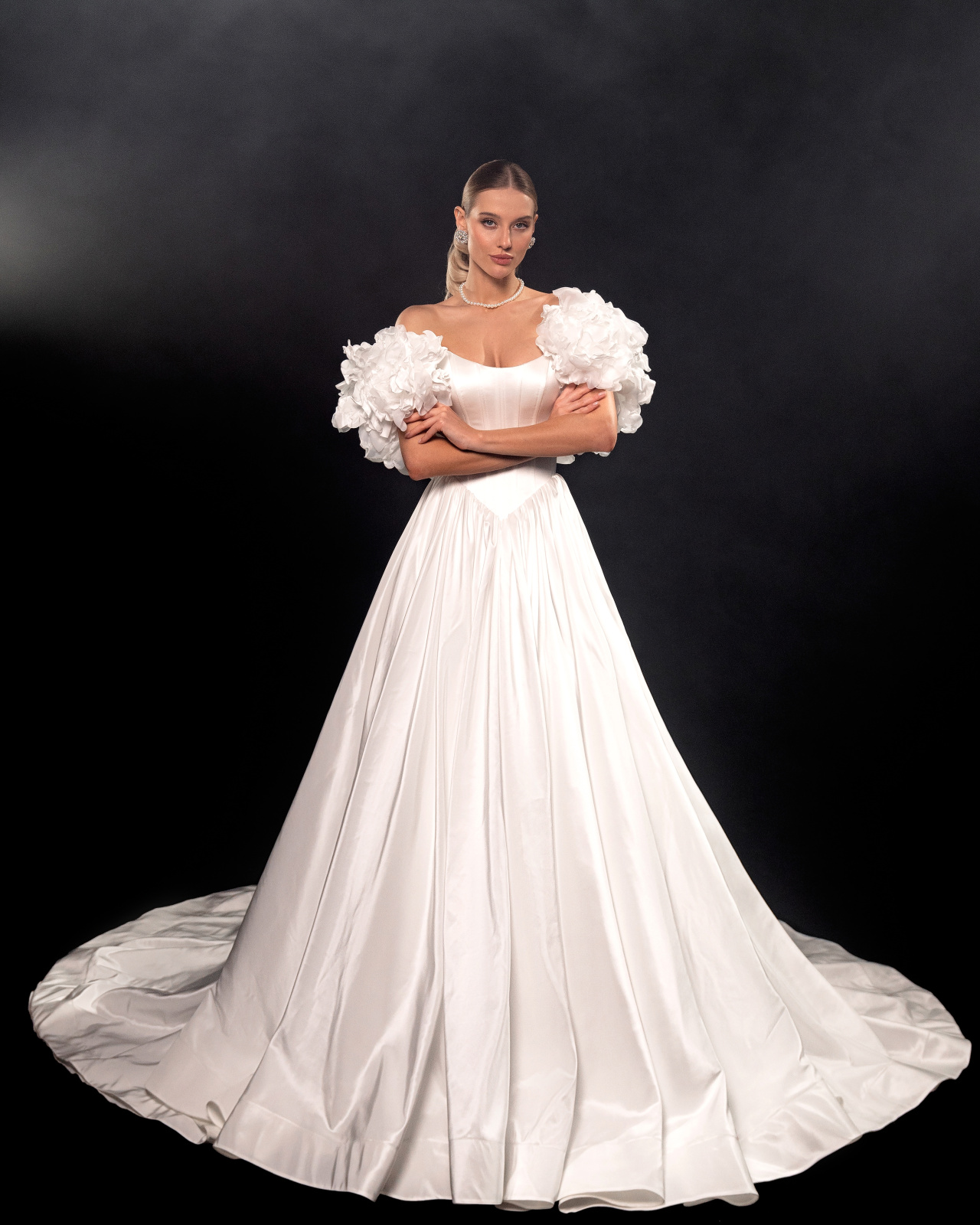 Роскошное свадебное платье силуэта принцесса фото