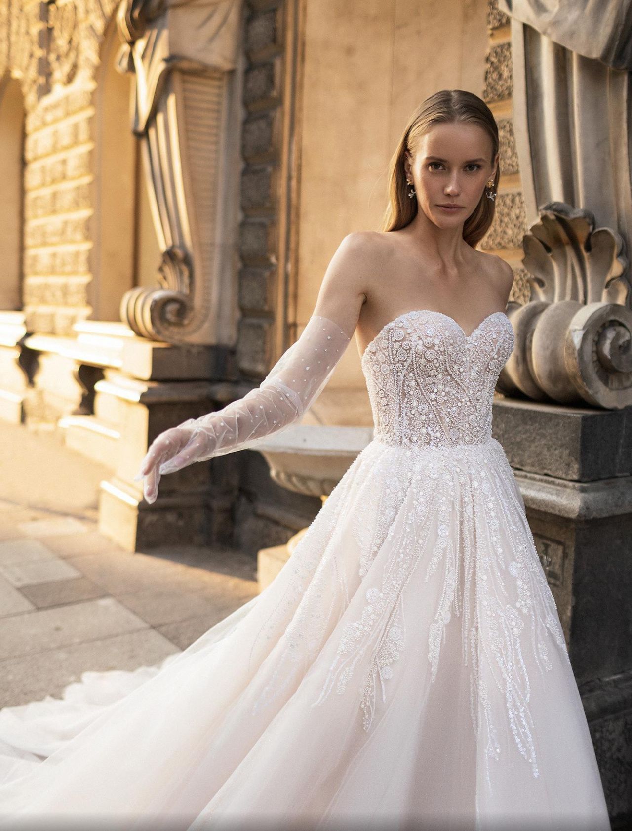 Сияющее свадебное платье А-силуэта фото