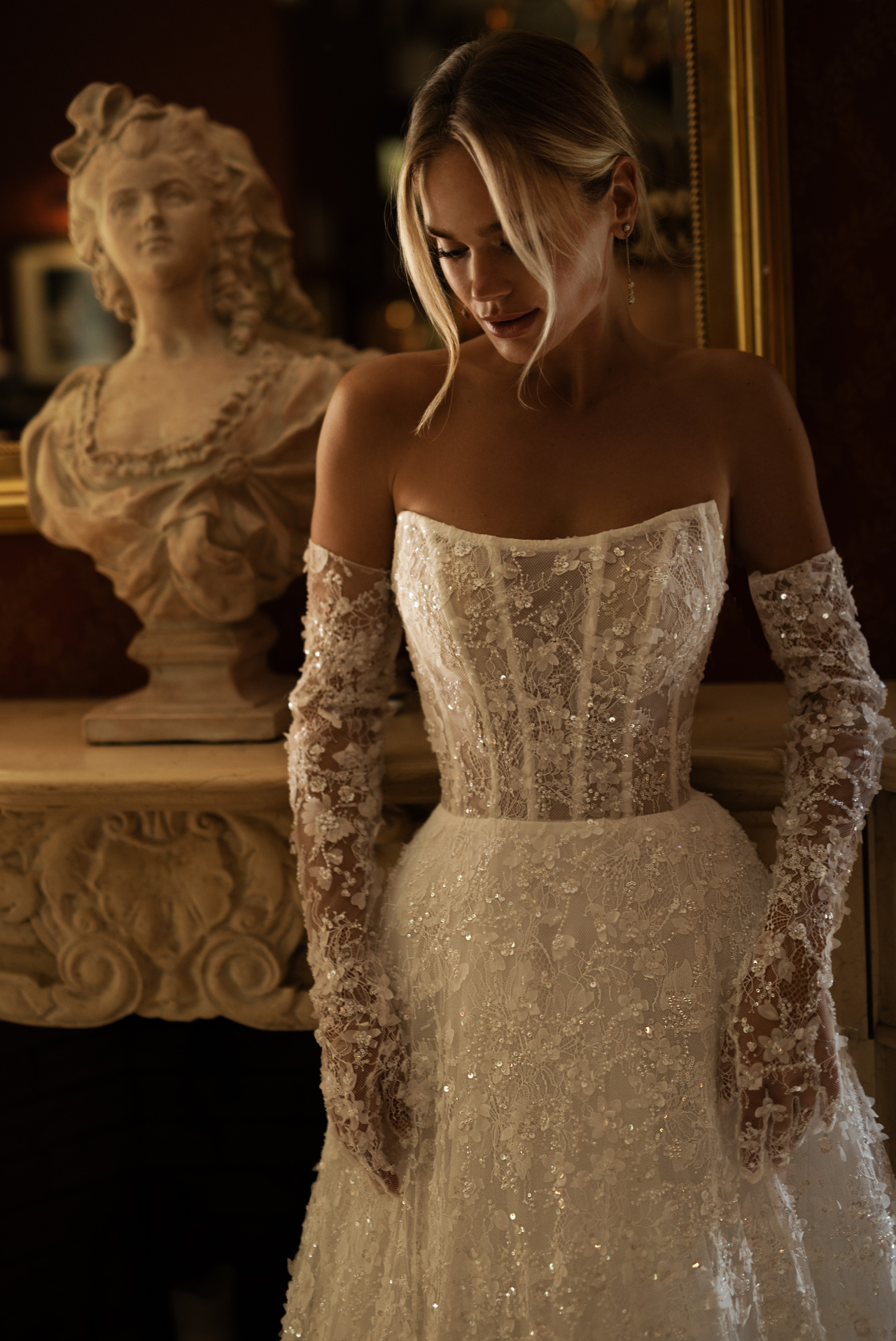 Роскошное кружевное свадебное платье на корсете фото