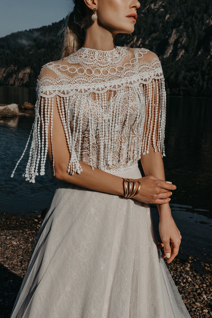 Этническое свадебное платье со съемным болеро фото