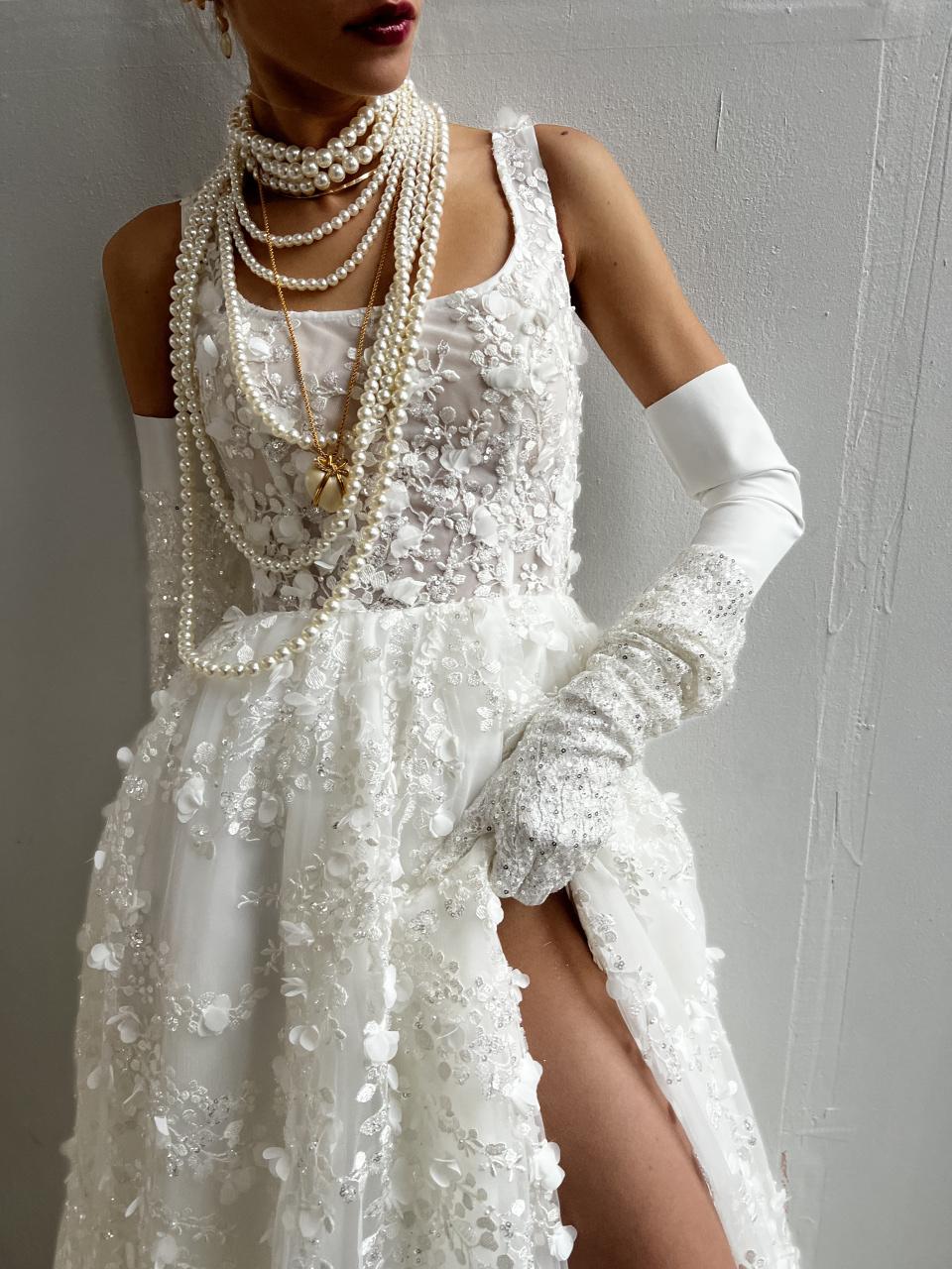 Кружевное свадебное платье с квадратным декольте фото