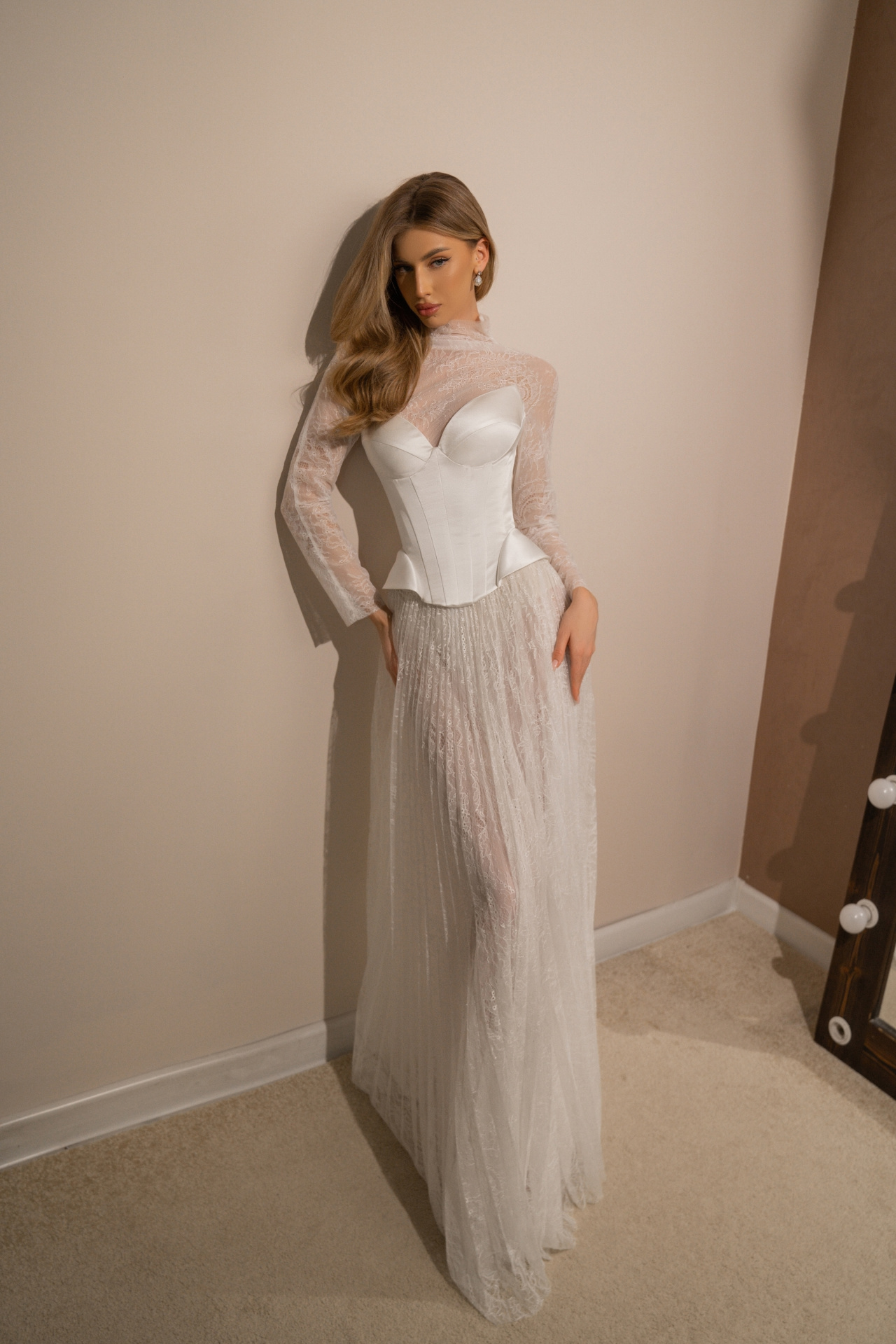 Свадебный комплект из нежного кружева шантильи фото