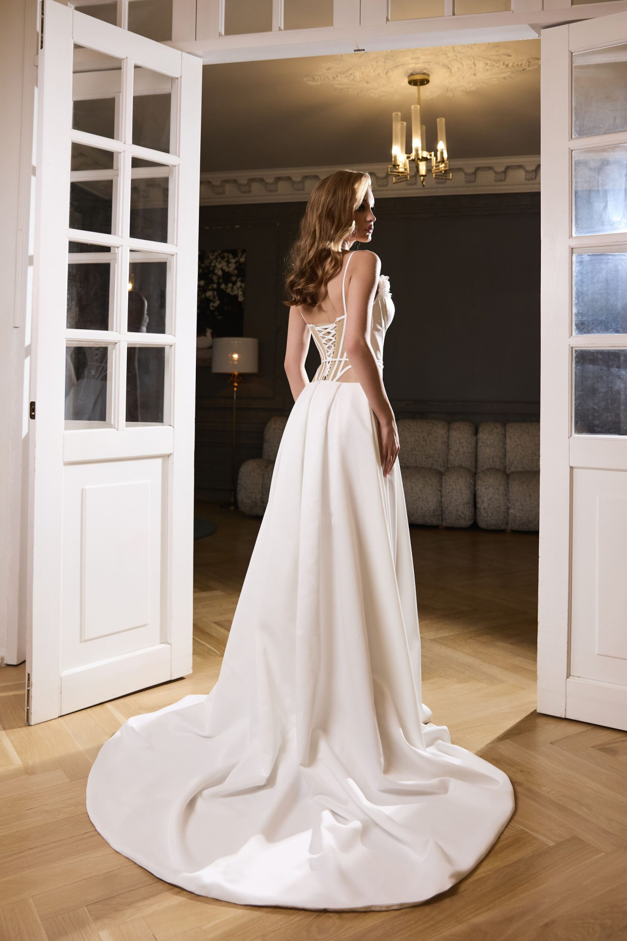 Свадебное платье с прозрачным корсетом и заниженой талией фото