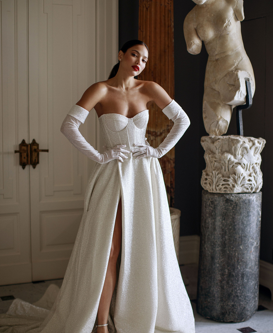 Высокие серебристые перчатки фото