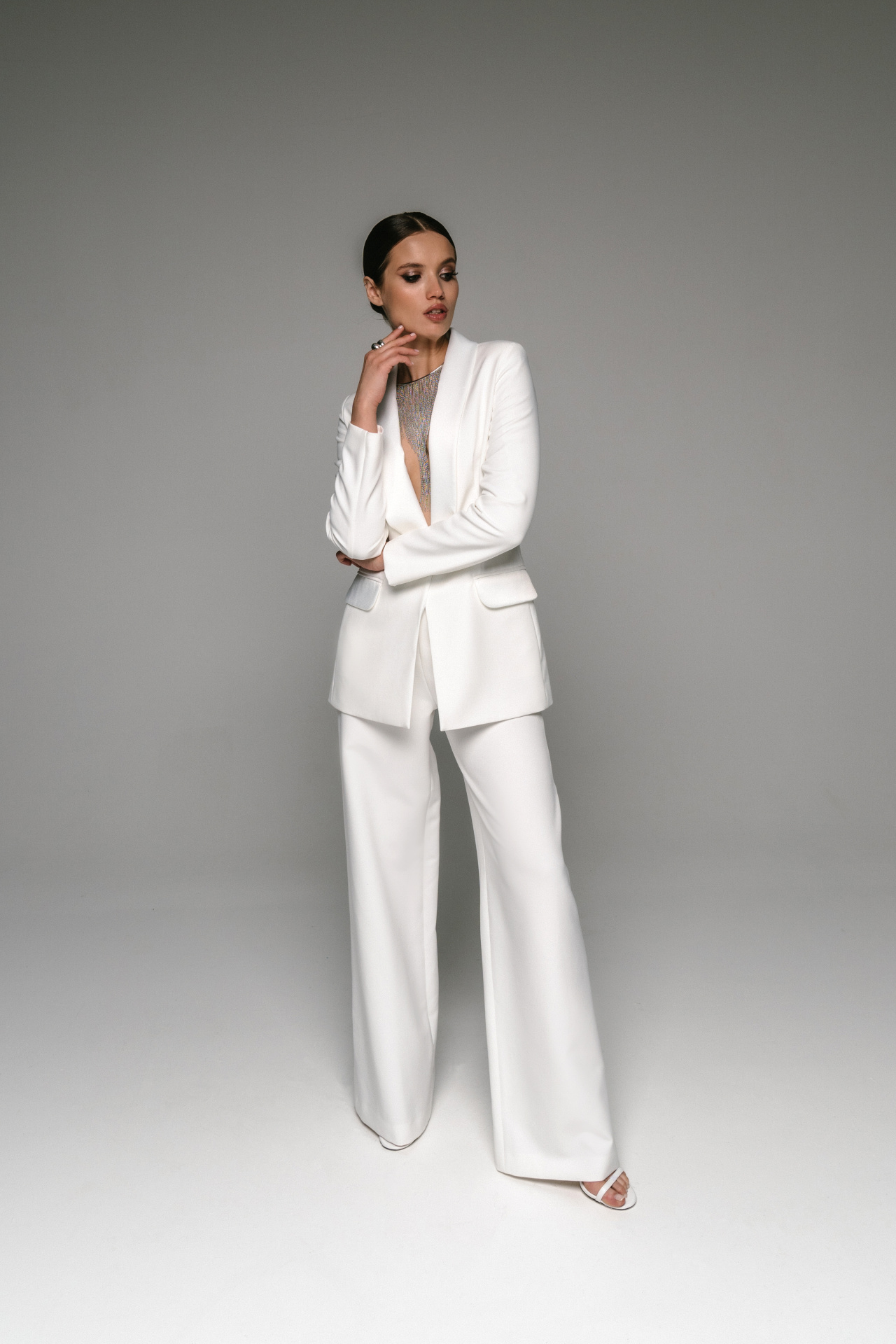 Брючный свадебный костюм с топом фото
