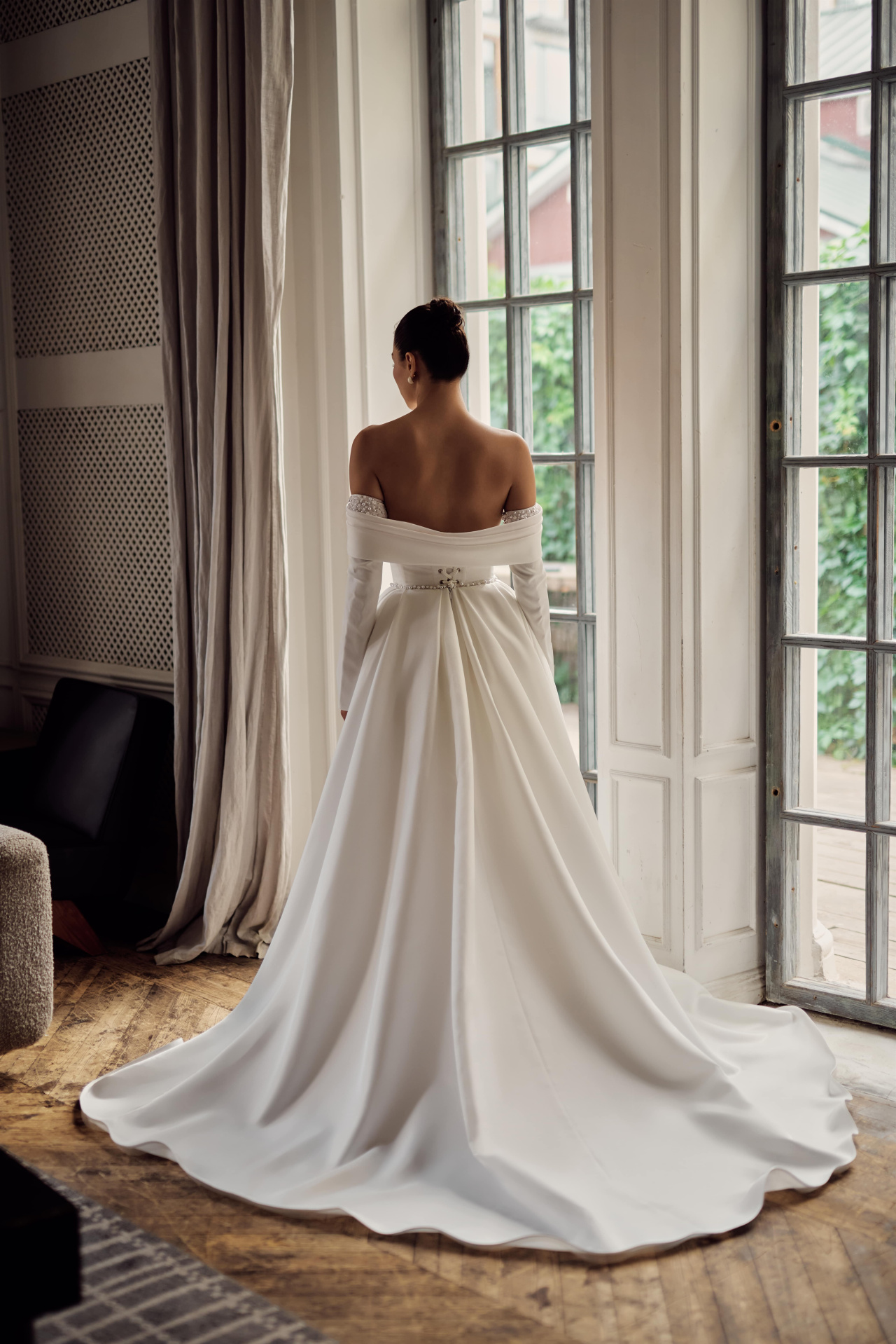 Свадебное платье-принцесса из сверкающега атласа фото