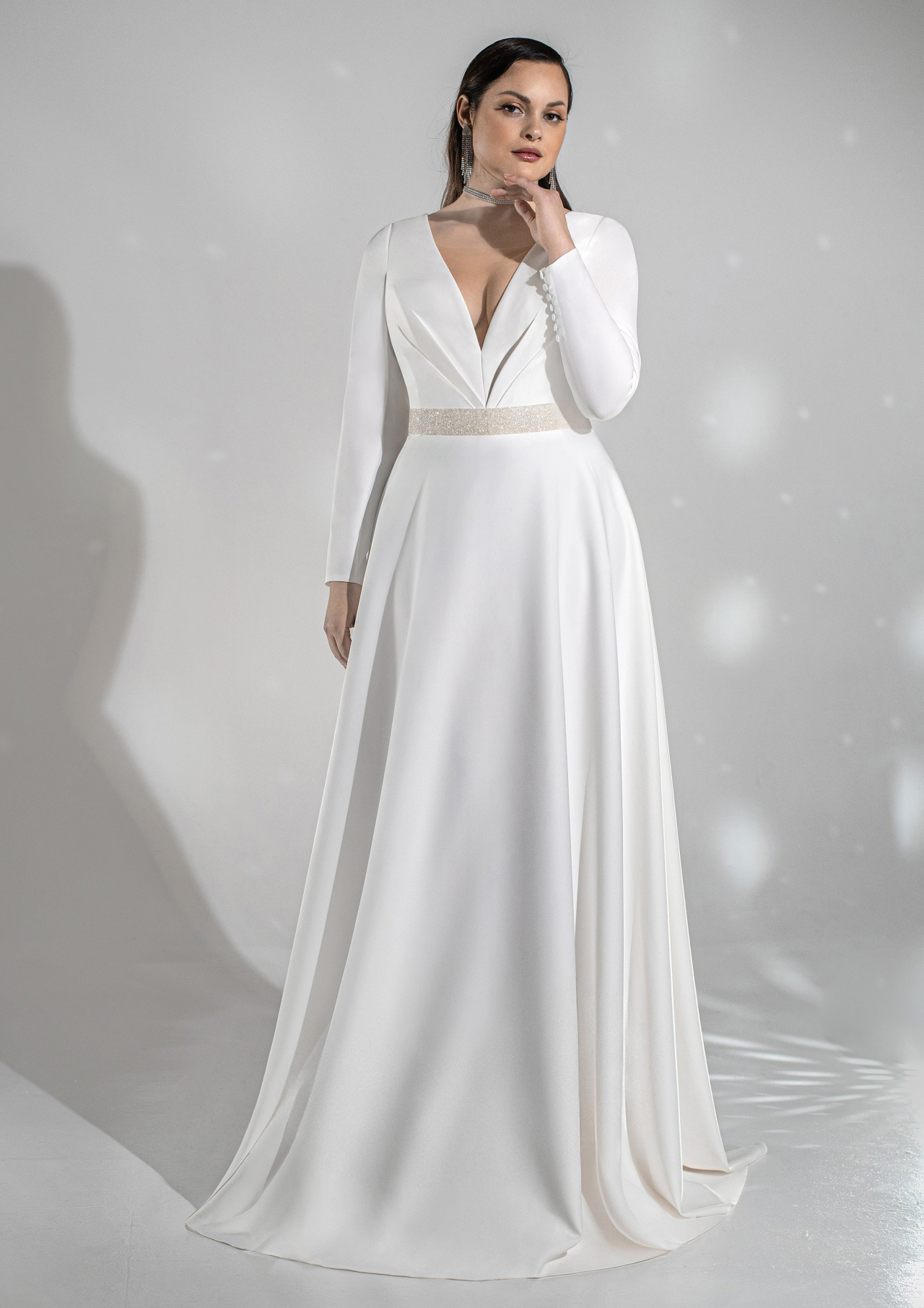 Лаконичное свадебное платье с рукавами плюс сайз фото
