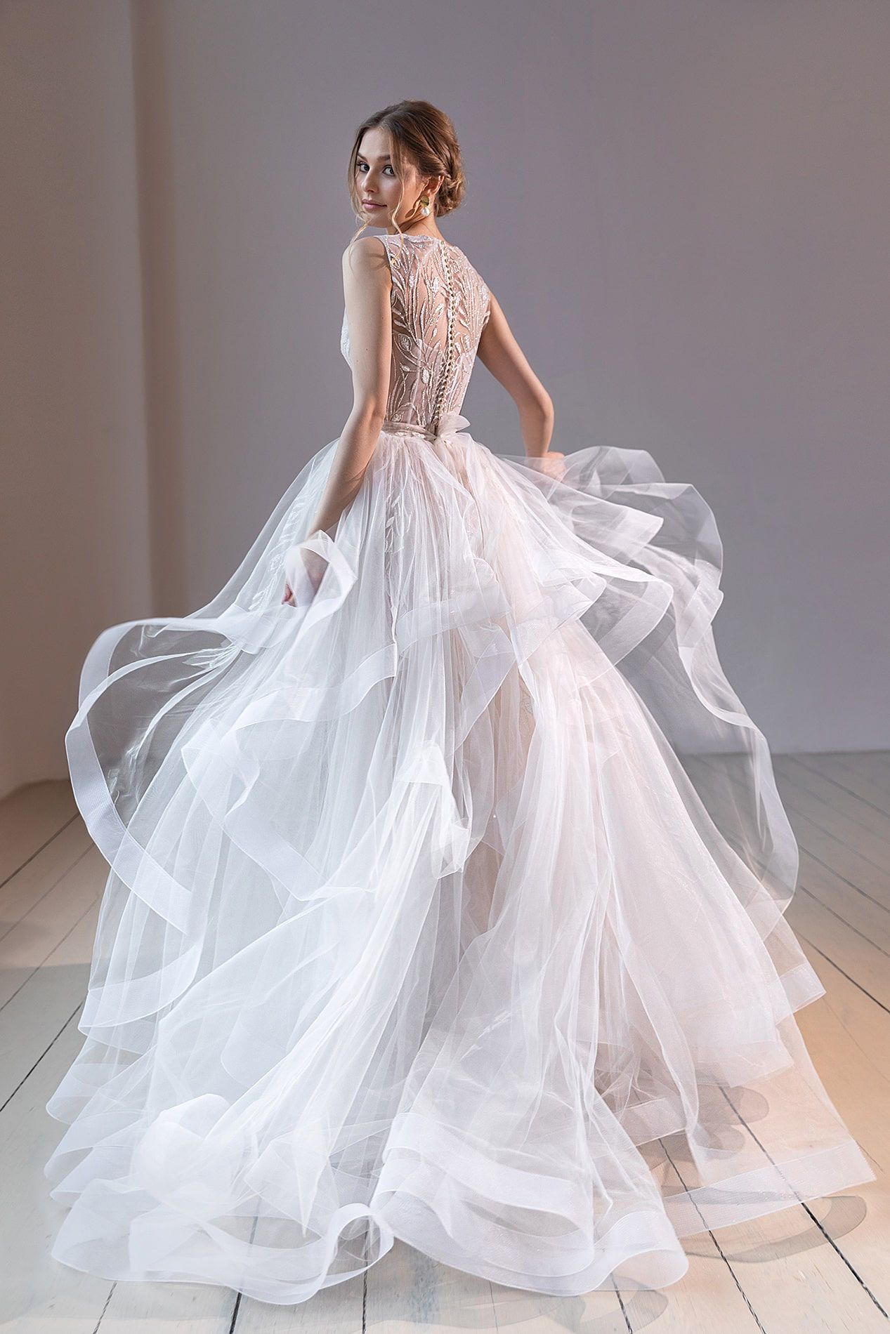 Кружевное свадебное платье со съемным шлейфом фото