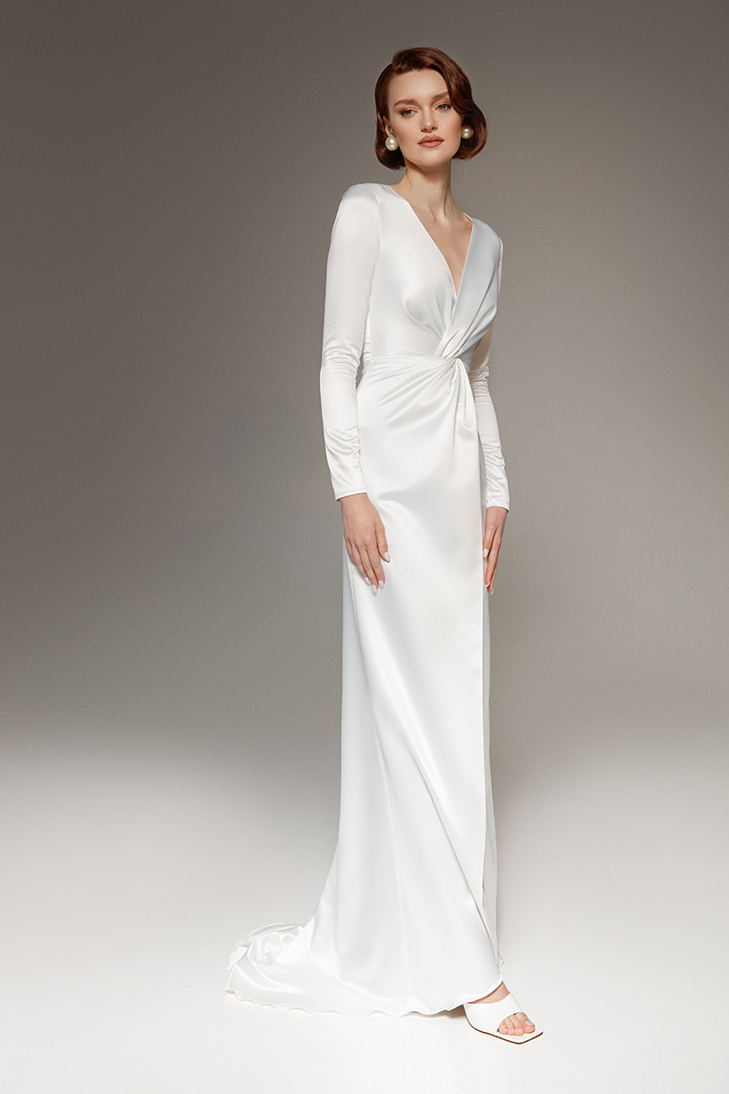 Минималистичное свадебное платье с v-вырезом фото