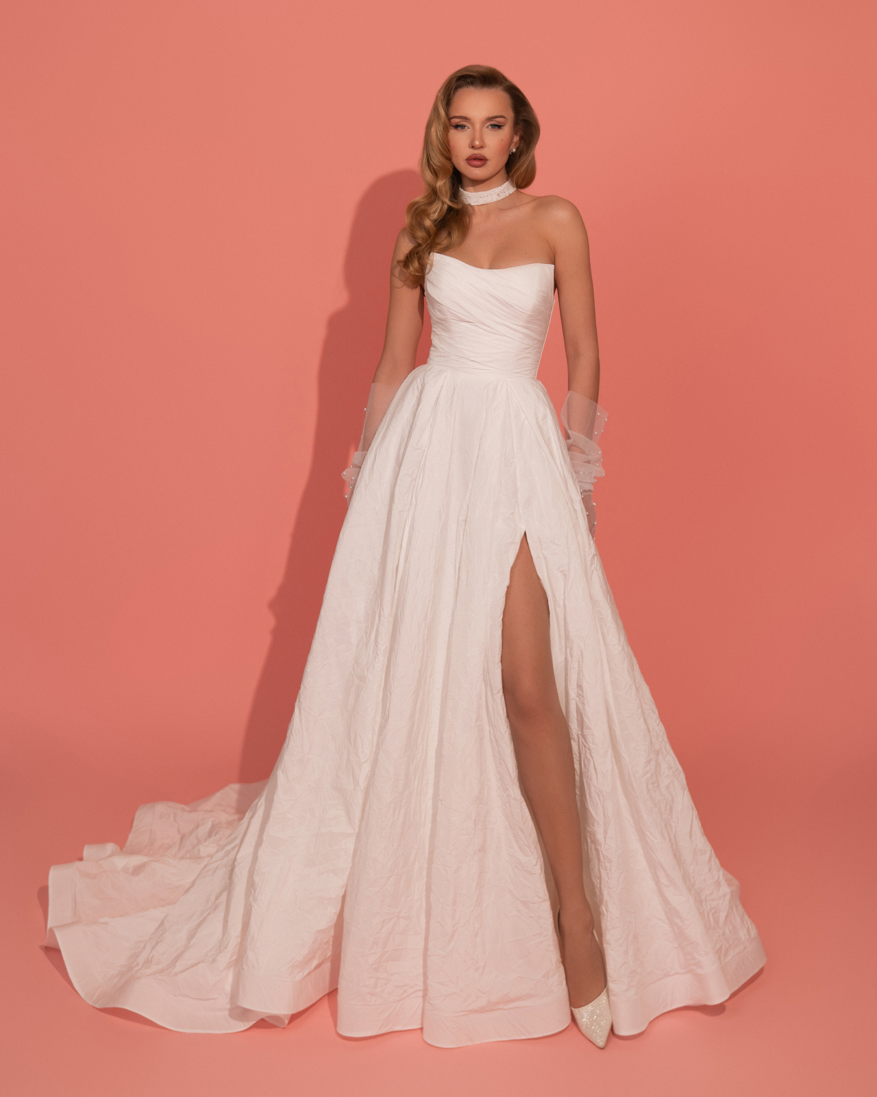 Стильное свадебное платье из тафты фото