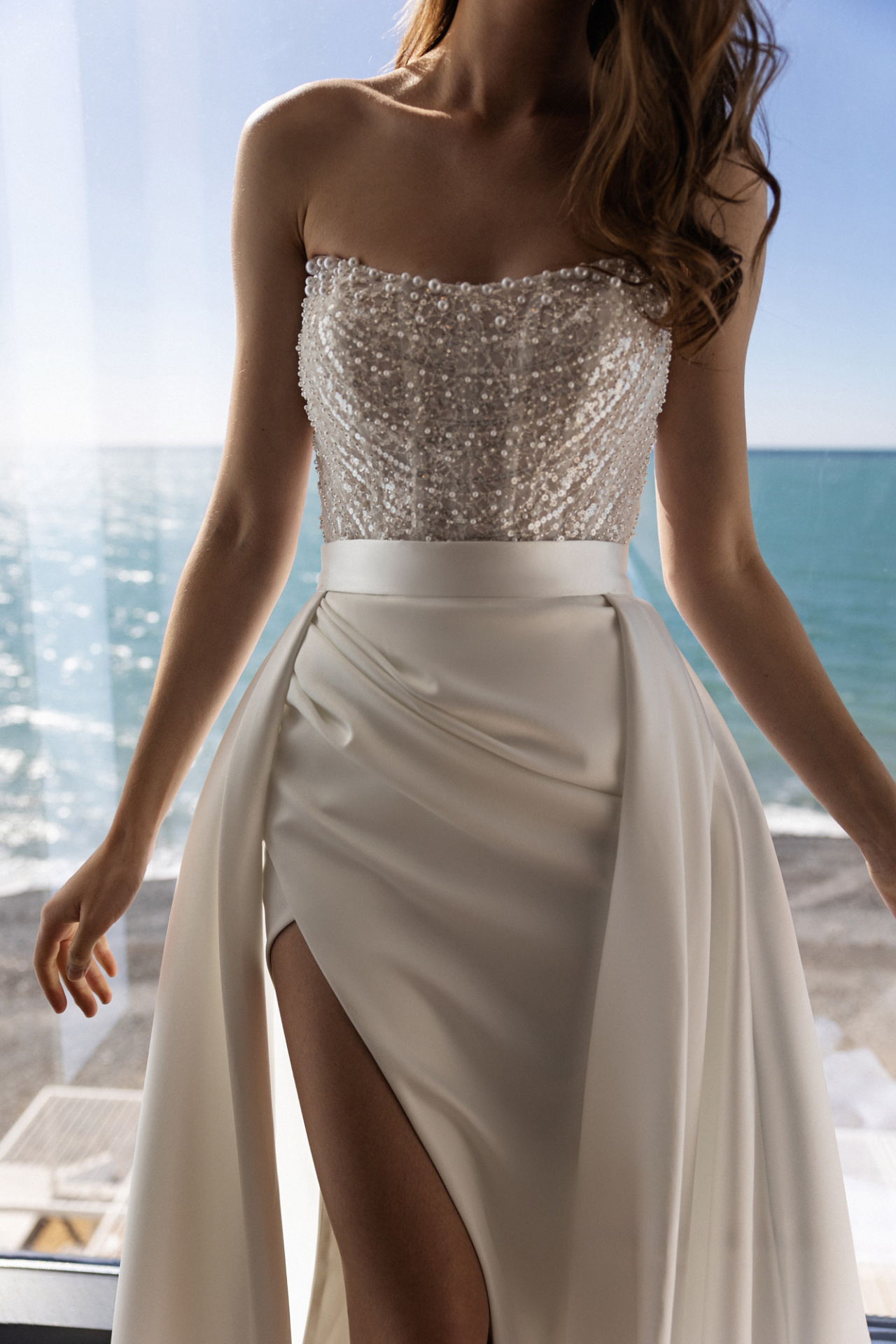 Стильное свадебное платье со съемной атласной юбкой фото