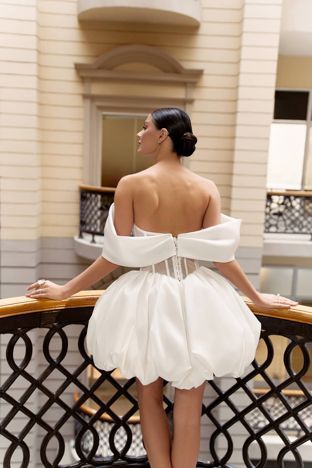 Свадебное платье мини с пышной юбкой фото