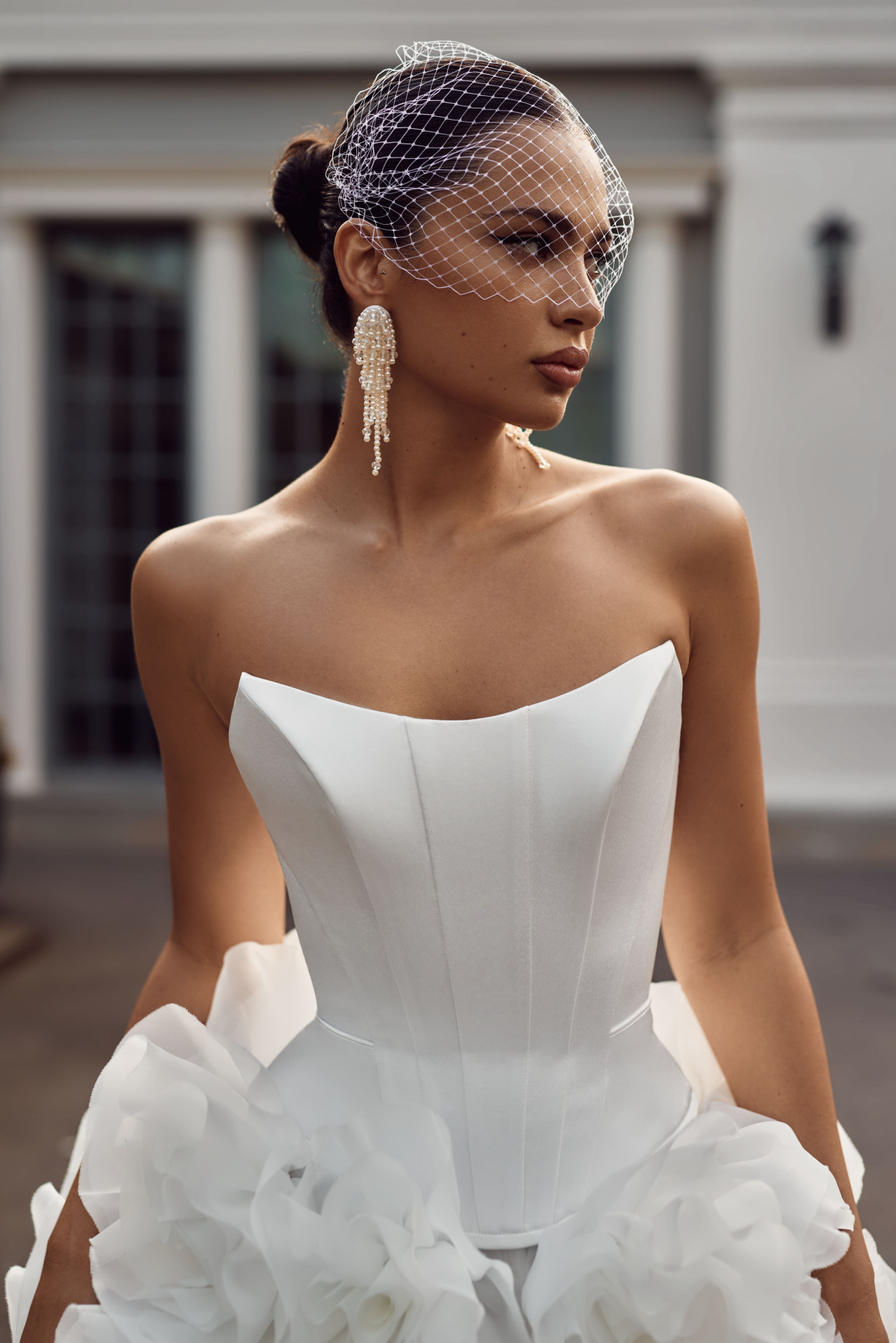 Роскошный свадебный комплет с пышной многоярусной юбкой фото