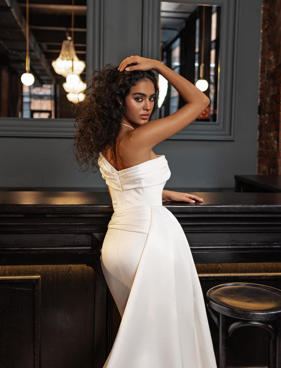 Атласное свадебное платье русалка фото