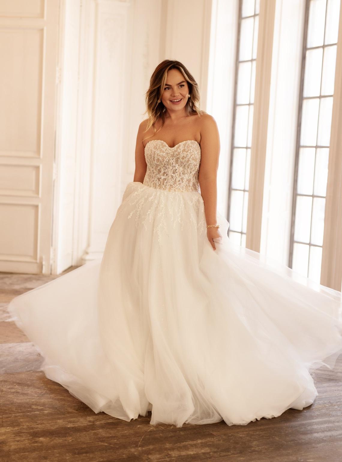 Свадебное платье бюстье большого размера