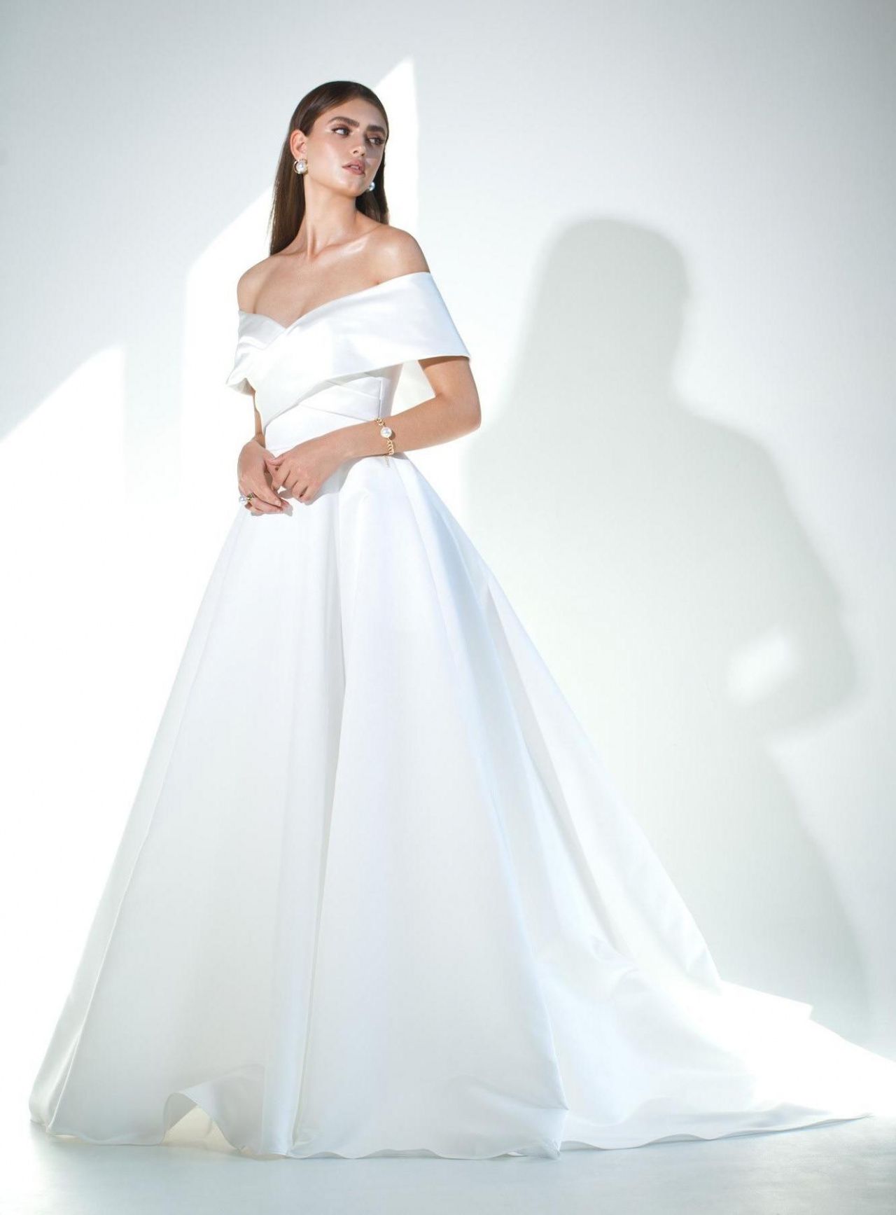 Атласное свадебное платье в стиле принцеса фото