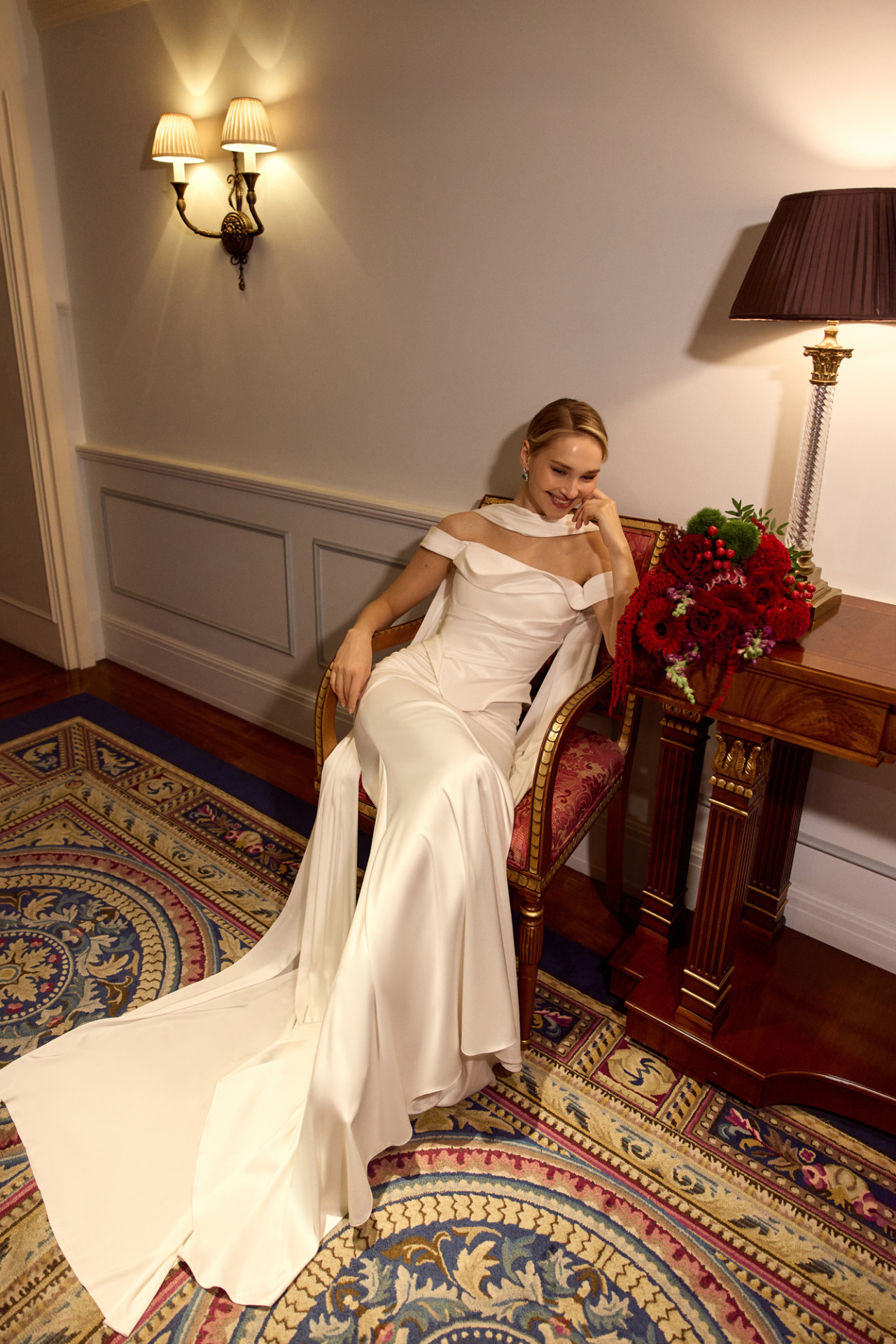 Стильный лаконичный свадебный комплект фото