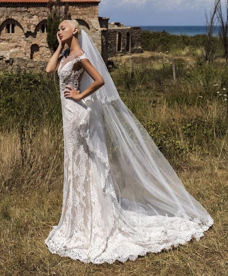Длинная свадебная фата с кружевом фото