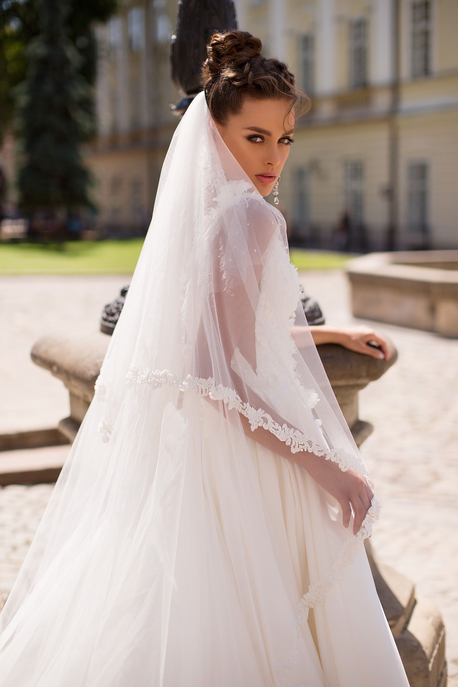 Кружевная фата расшитая жемчугом фото