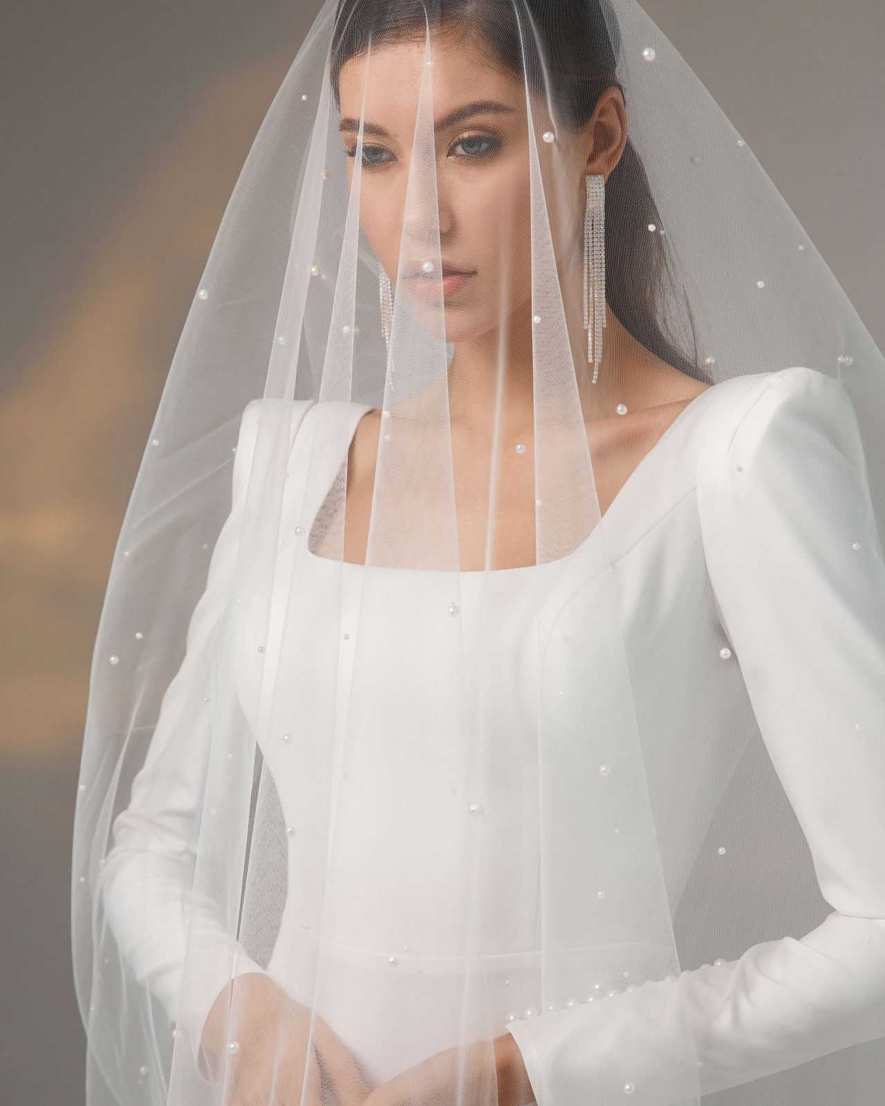 Свадебное платье русалка с квадратным вырезом и плечиками фото