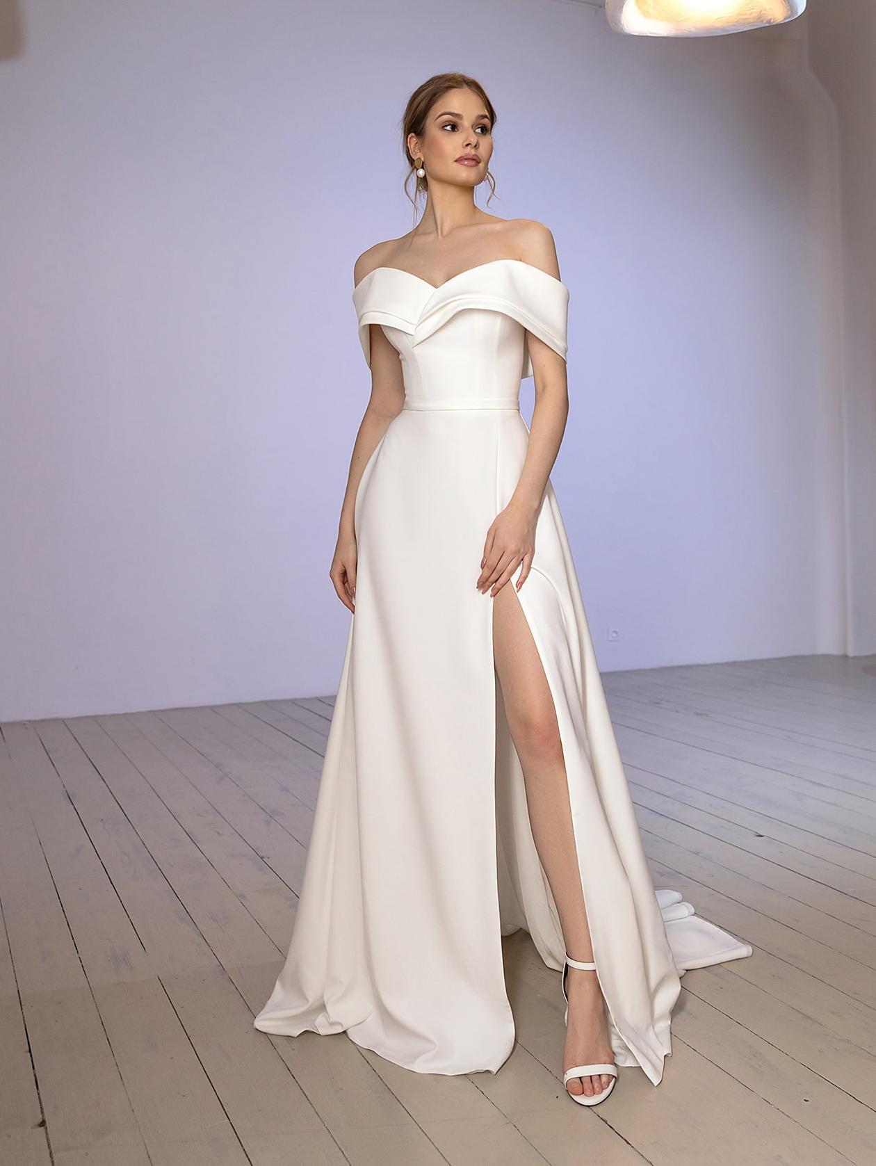 Элегантное свадебное платье с разрезом фото