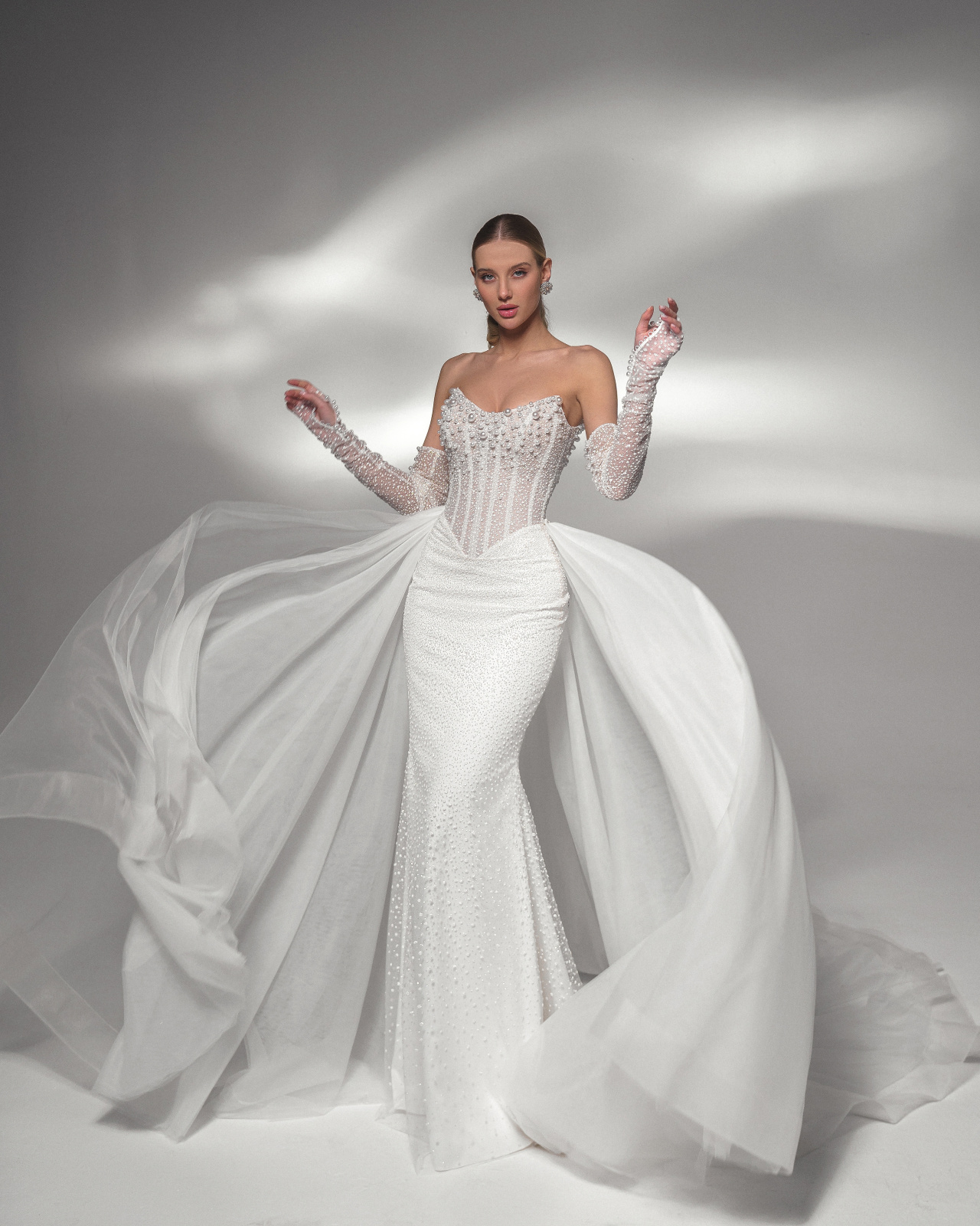 Роскошное платье расшитое крупным жемчугом фото