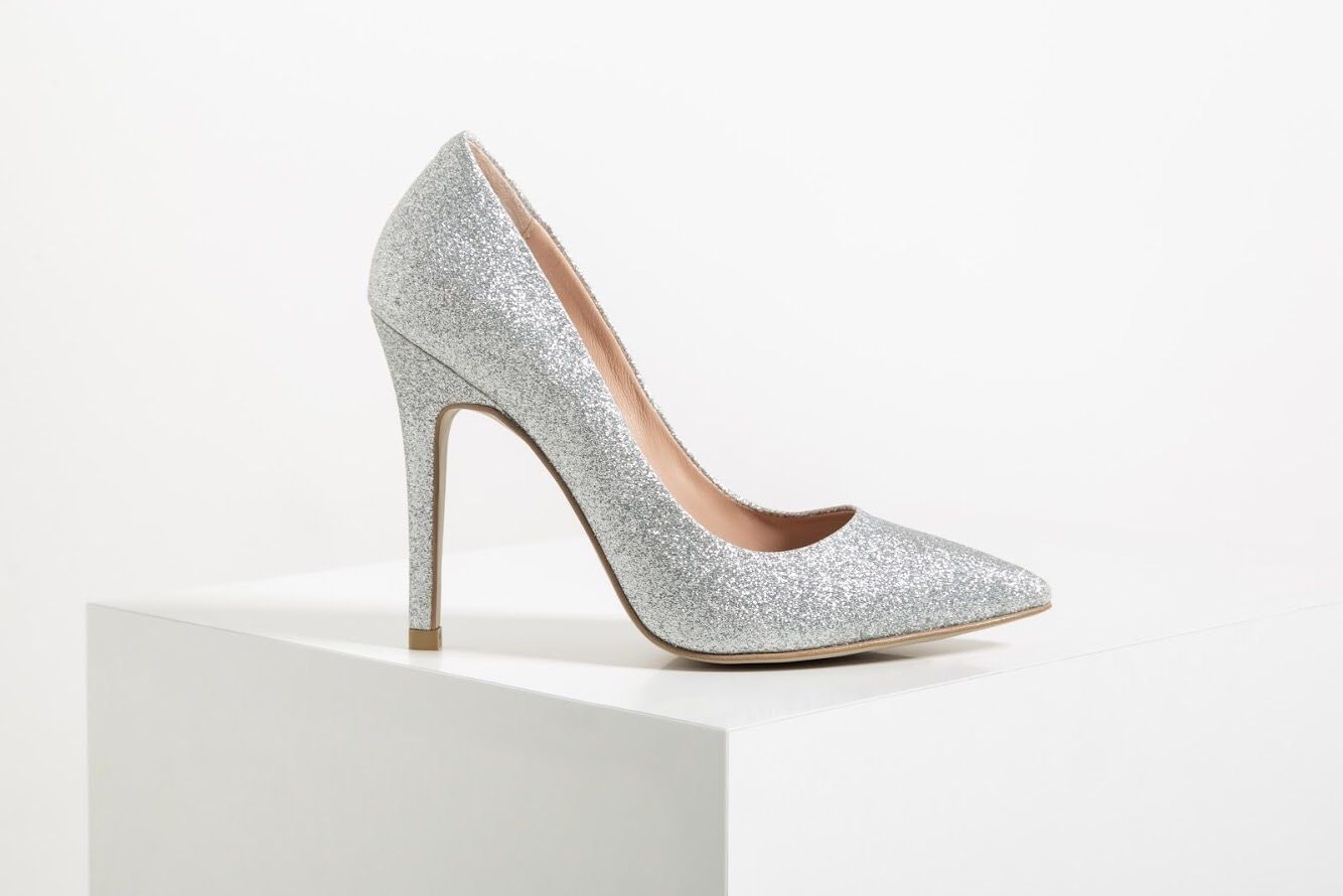 Серебряные свадебные туфли фото