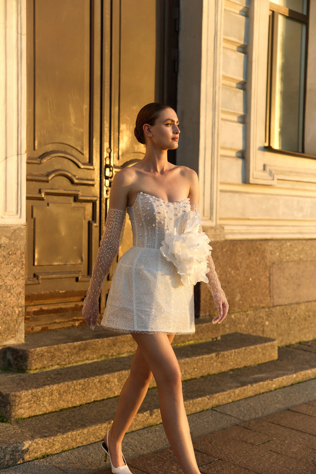 Каркасное свадебное платье мини фото