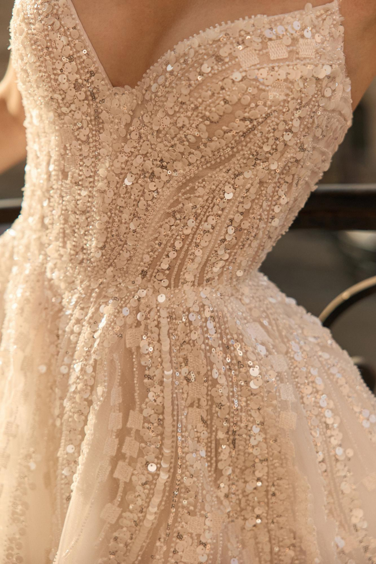 Роскошное свадебное платье с вышивкой фото