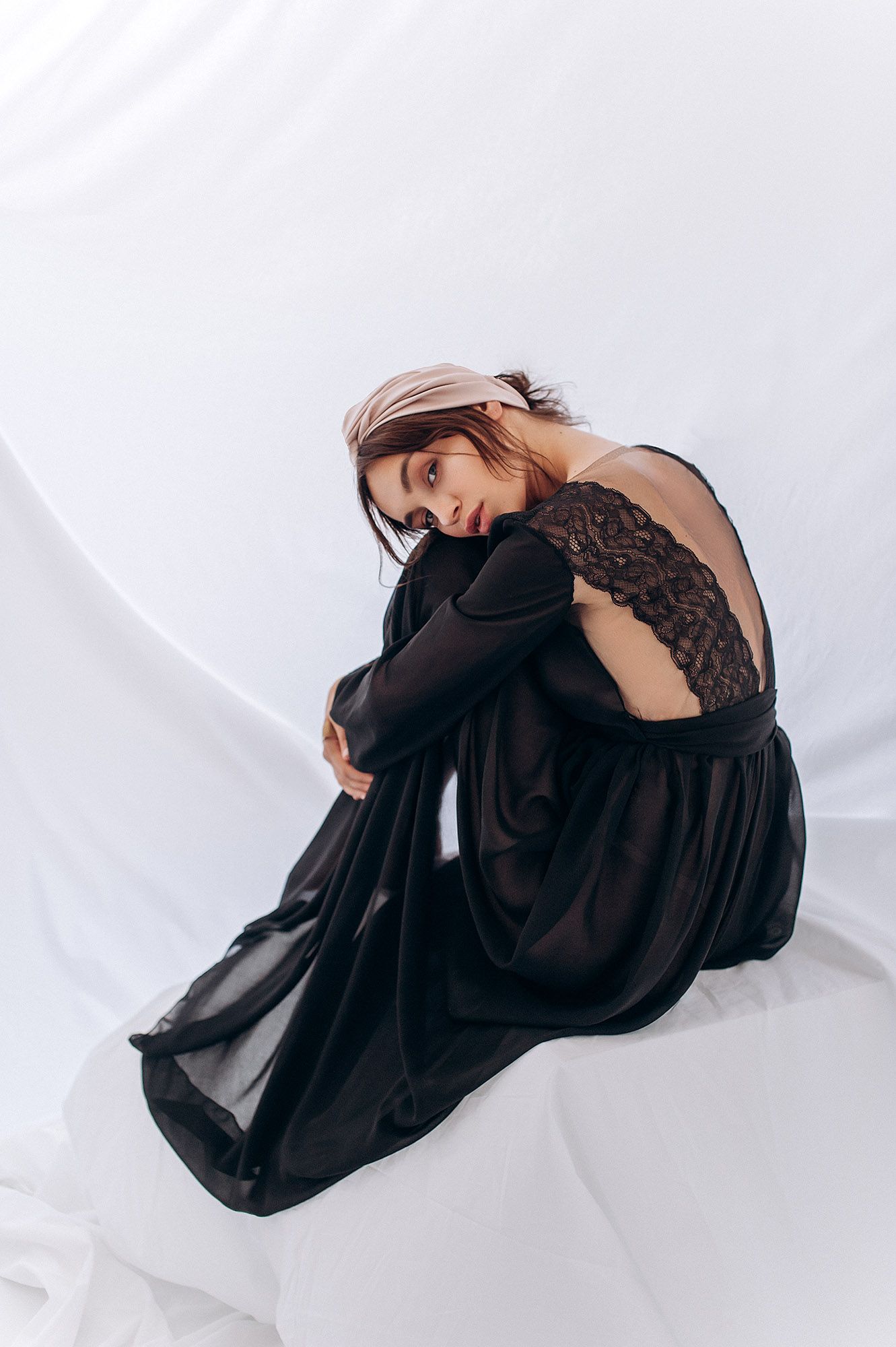 Черный пеньюар из шифона с кружевом фото