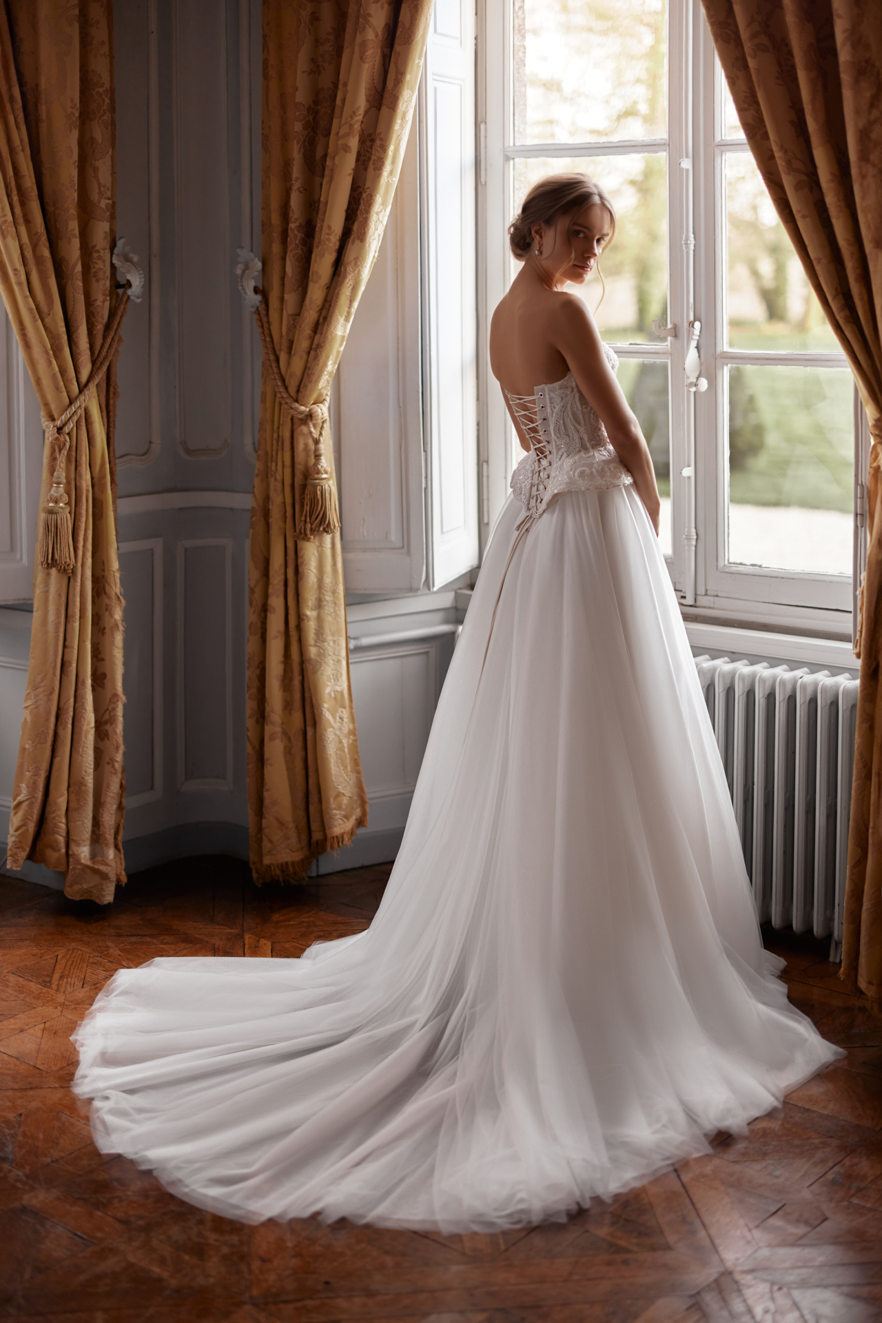 Свадебный комплект с роскошным корсетом фото