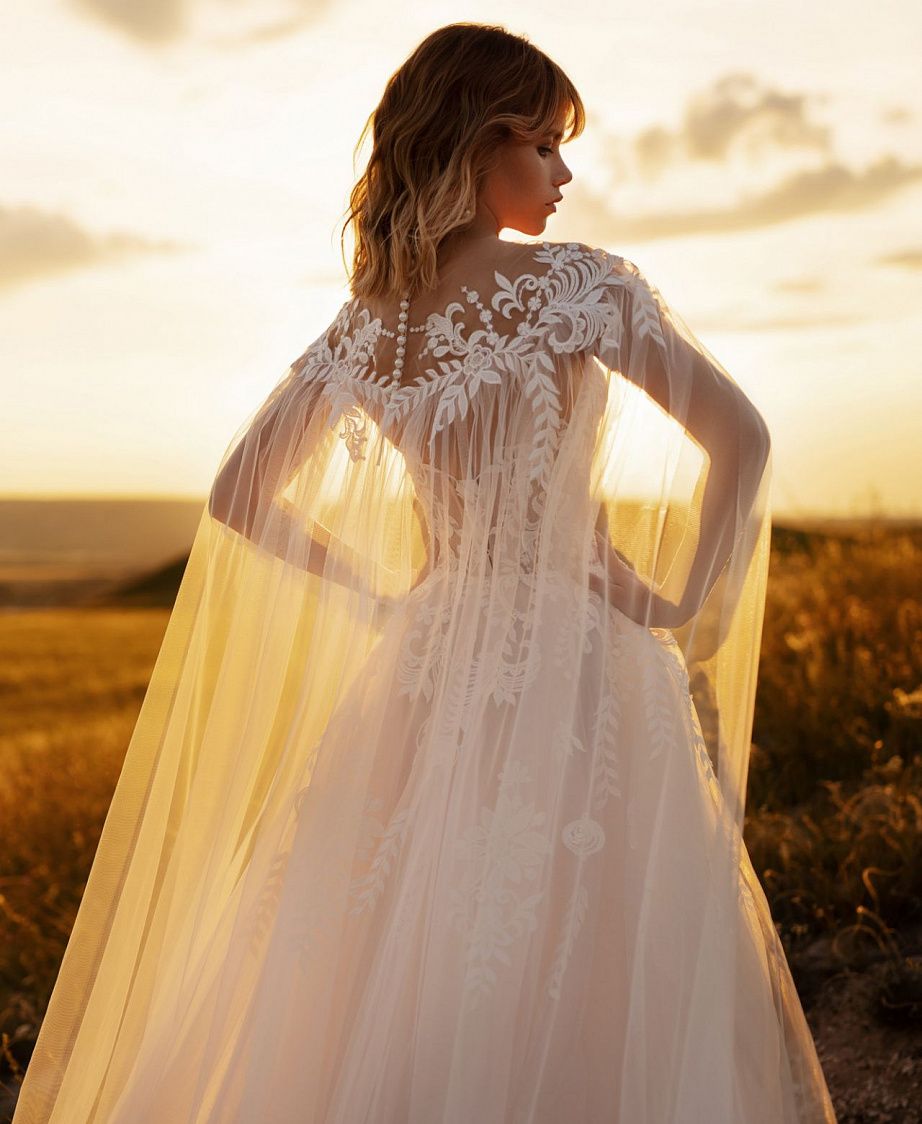 Кейп с кружевом на плечах фото