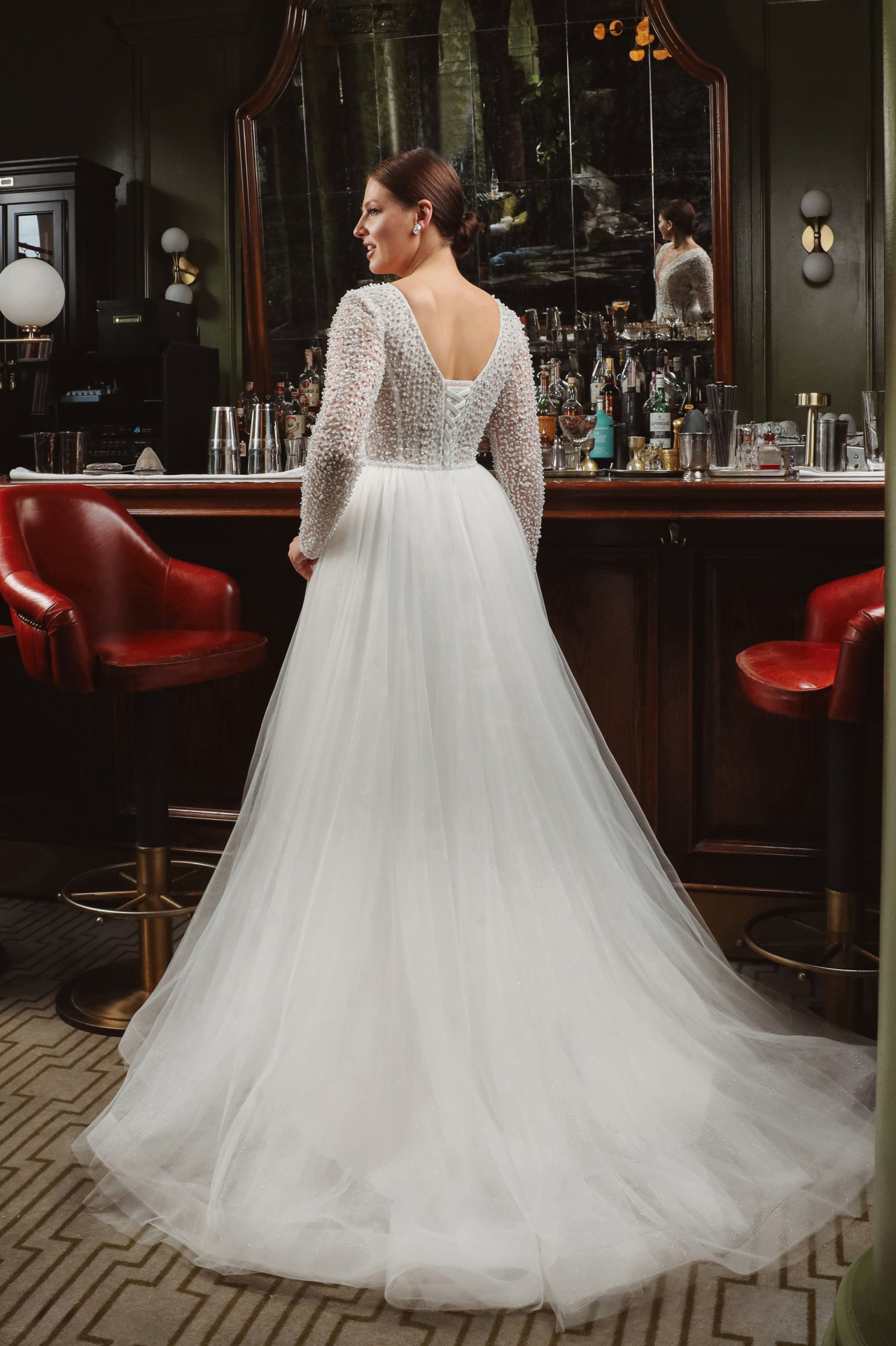 Красивое свадебное платье с рукавами plus size фото