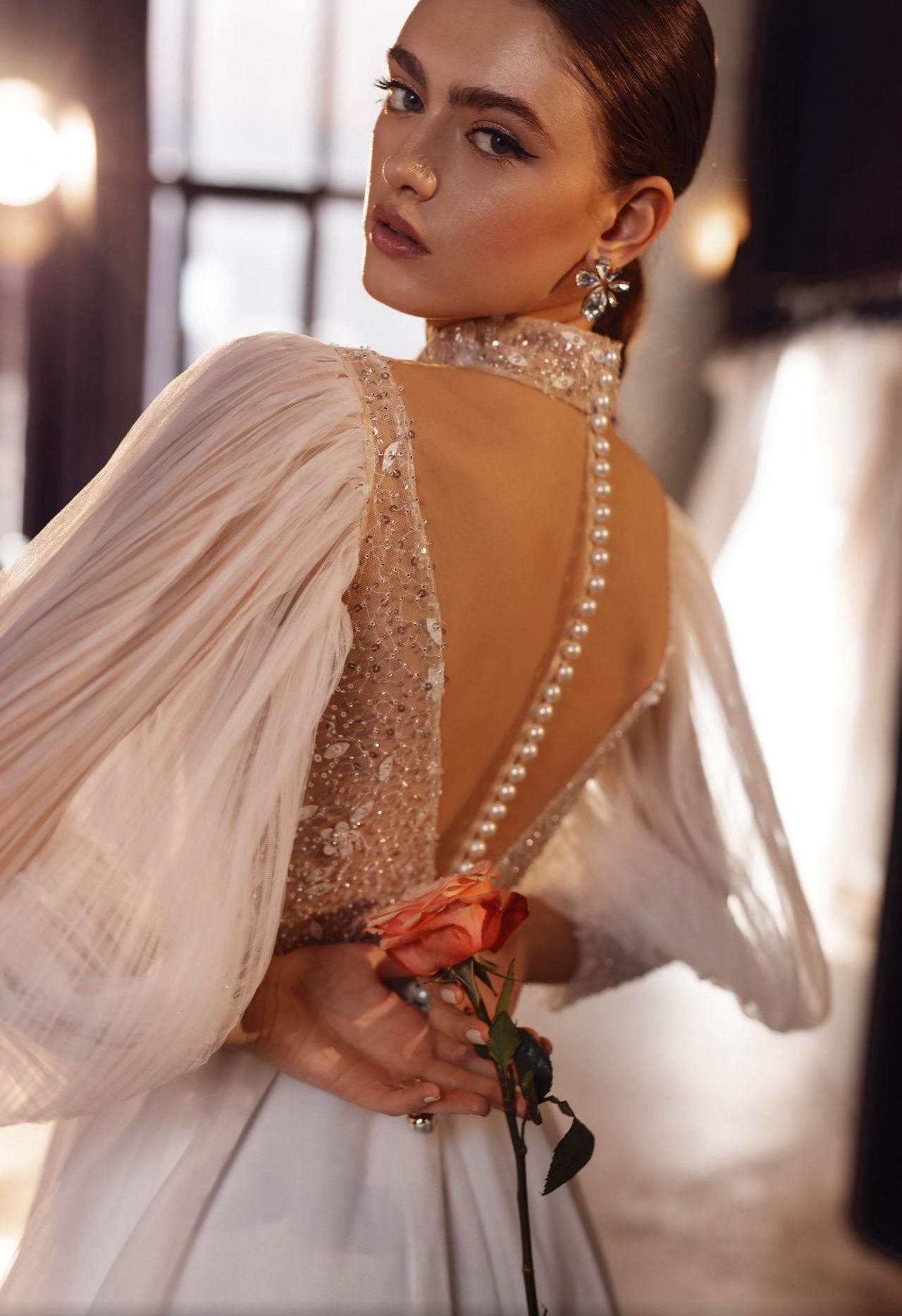 Нежное свадебное платье с объемными рукавами фото