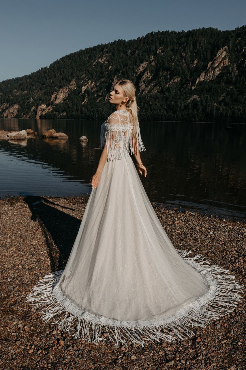 Этническое свадебное платье со съемным болеро фото