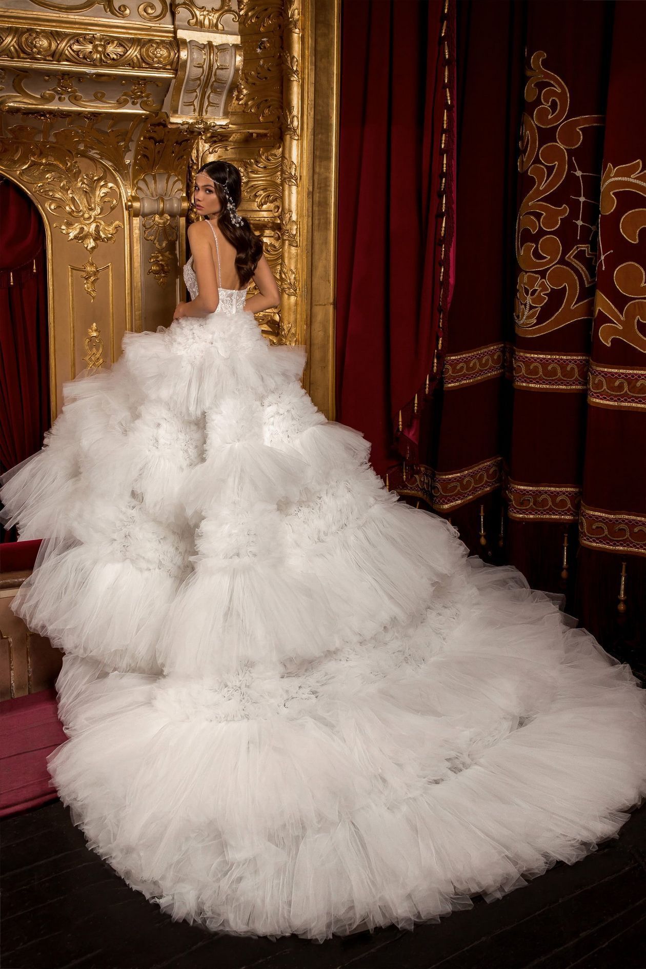 Эксклюзивное пышное свадебное платье фото