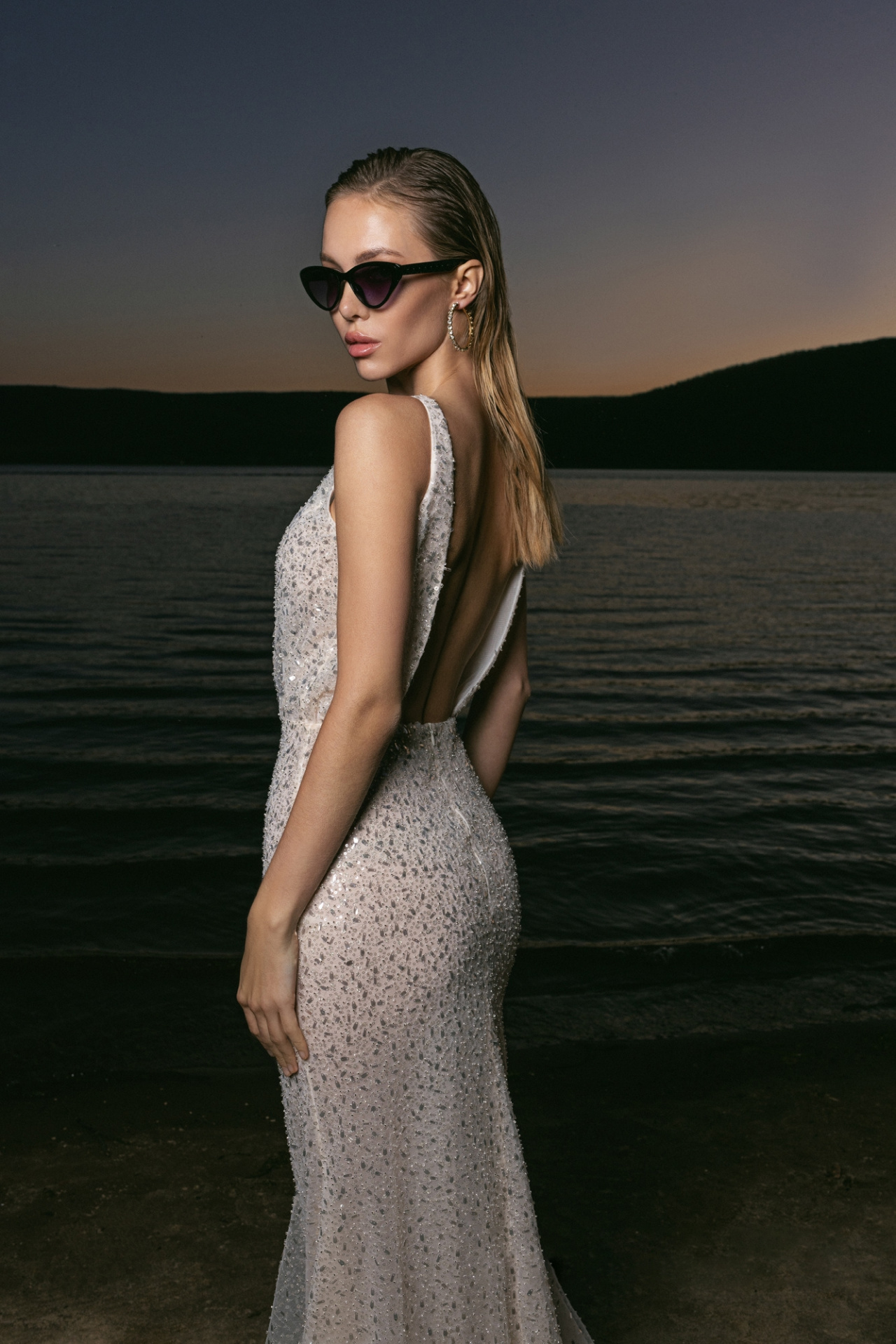 Свадебное платье русалка с роскошной расшивкой фото