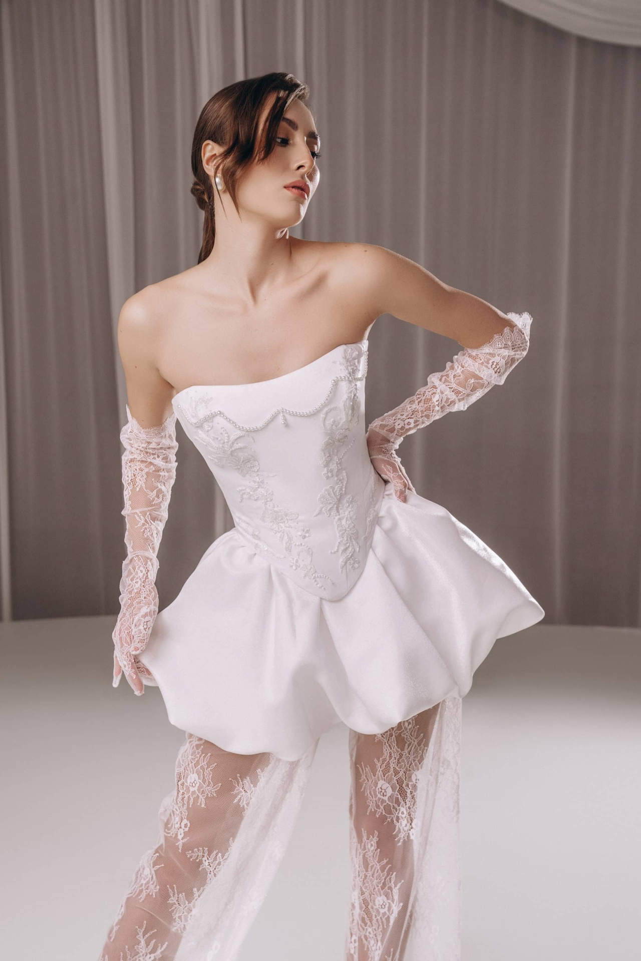 Стильный свадебный комплект с кружевными брюками фото