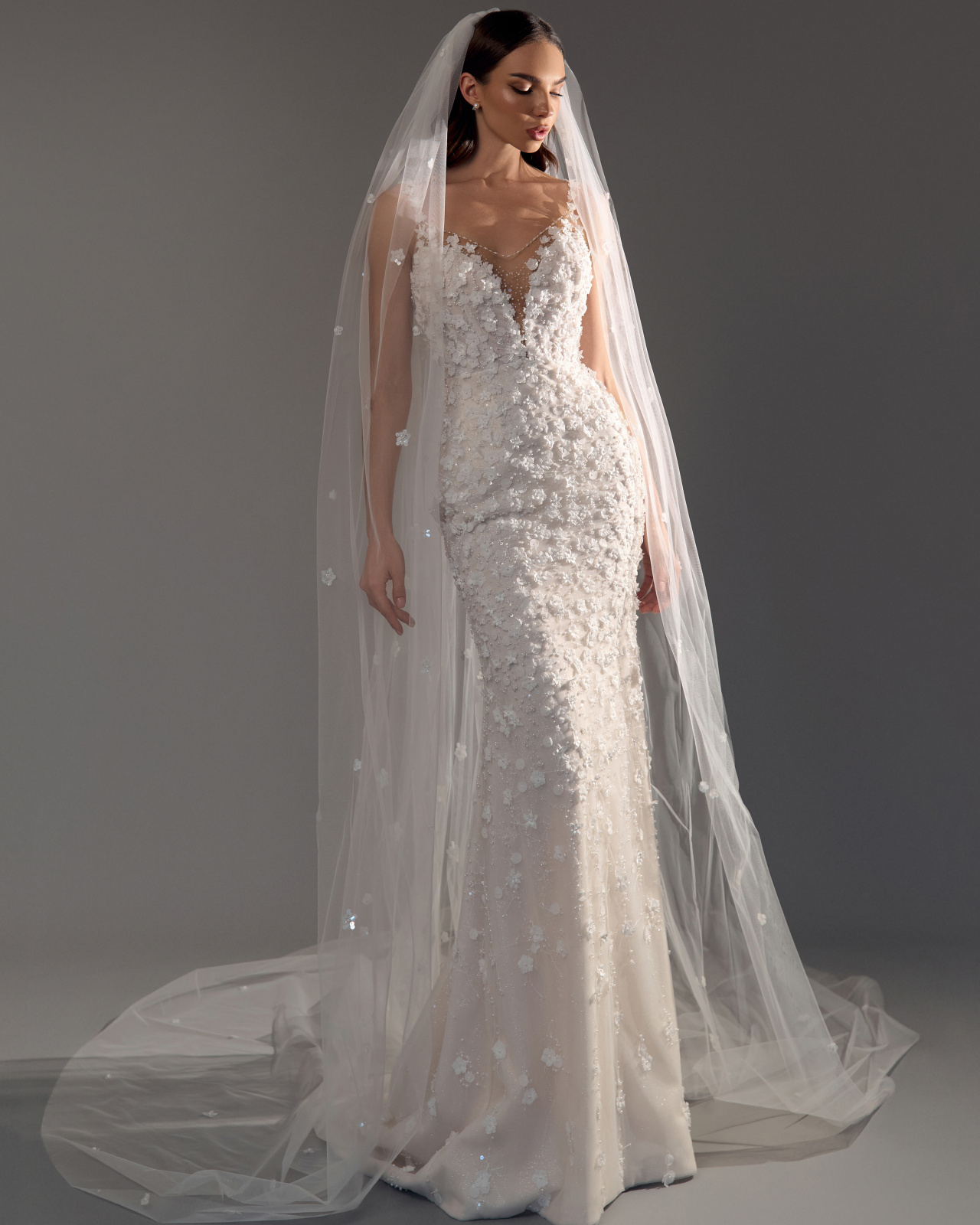 Свадебная фата с россыпью цветов фото