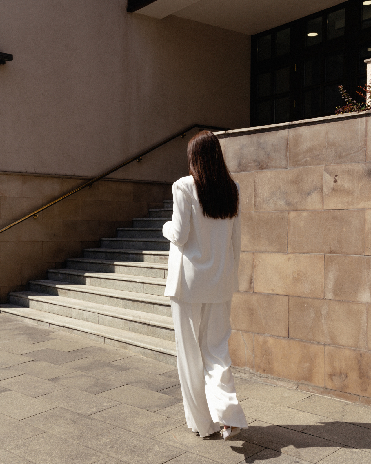 Брючный свадебный костюм тройка для невесты фото