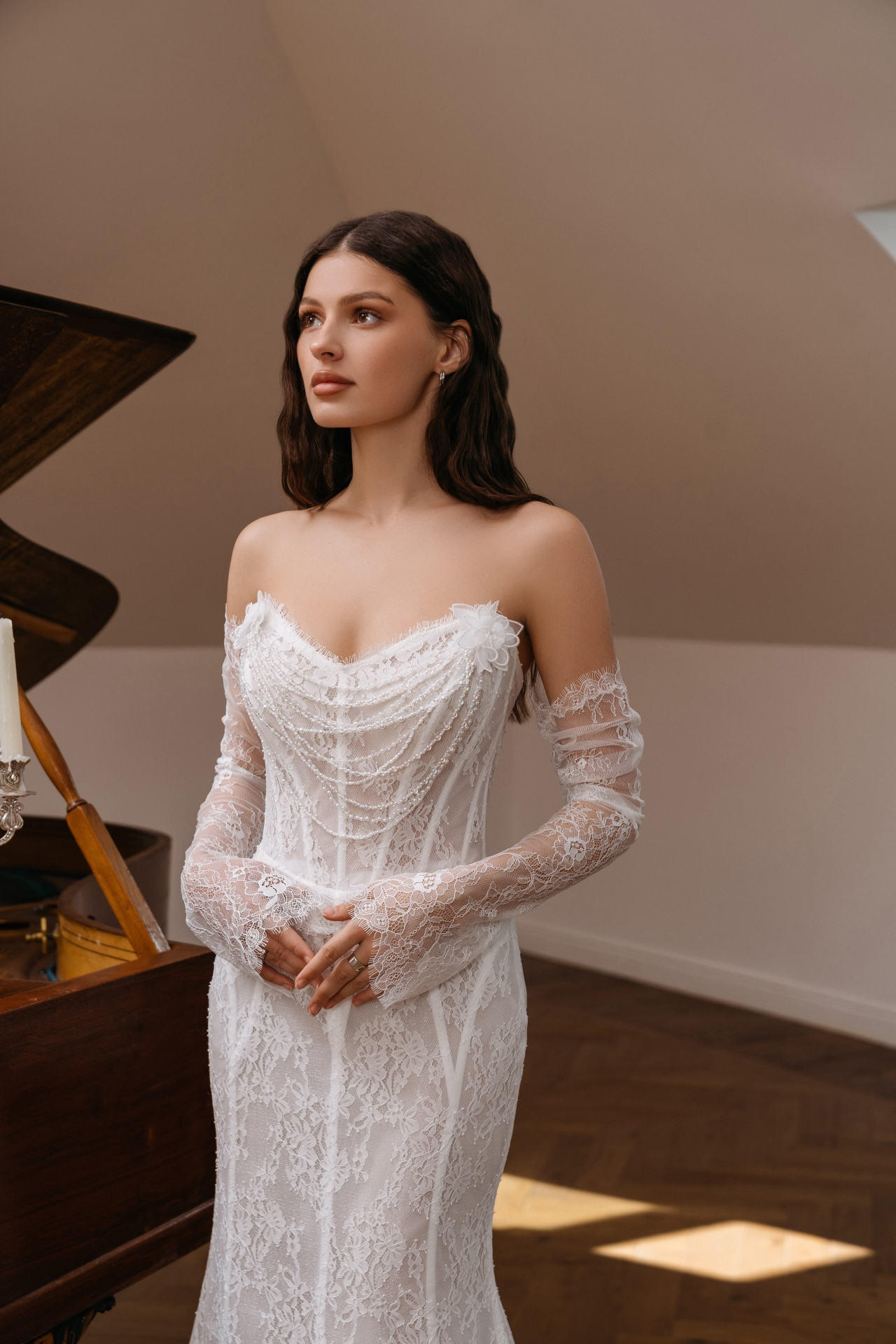 Кружевное свадебное платье со съемным болеро фото