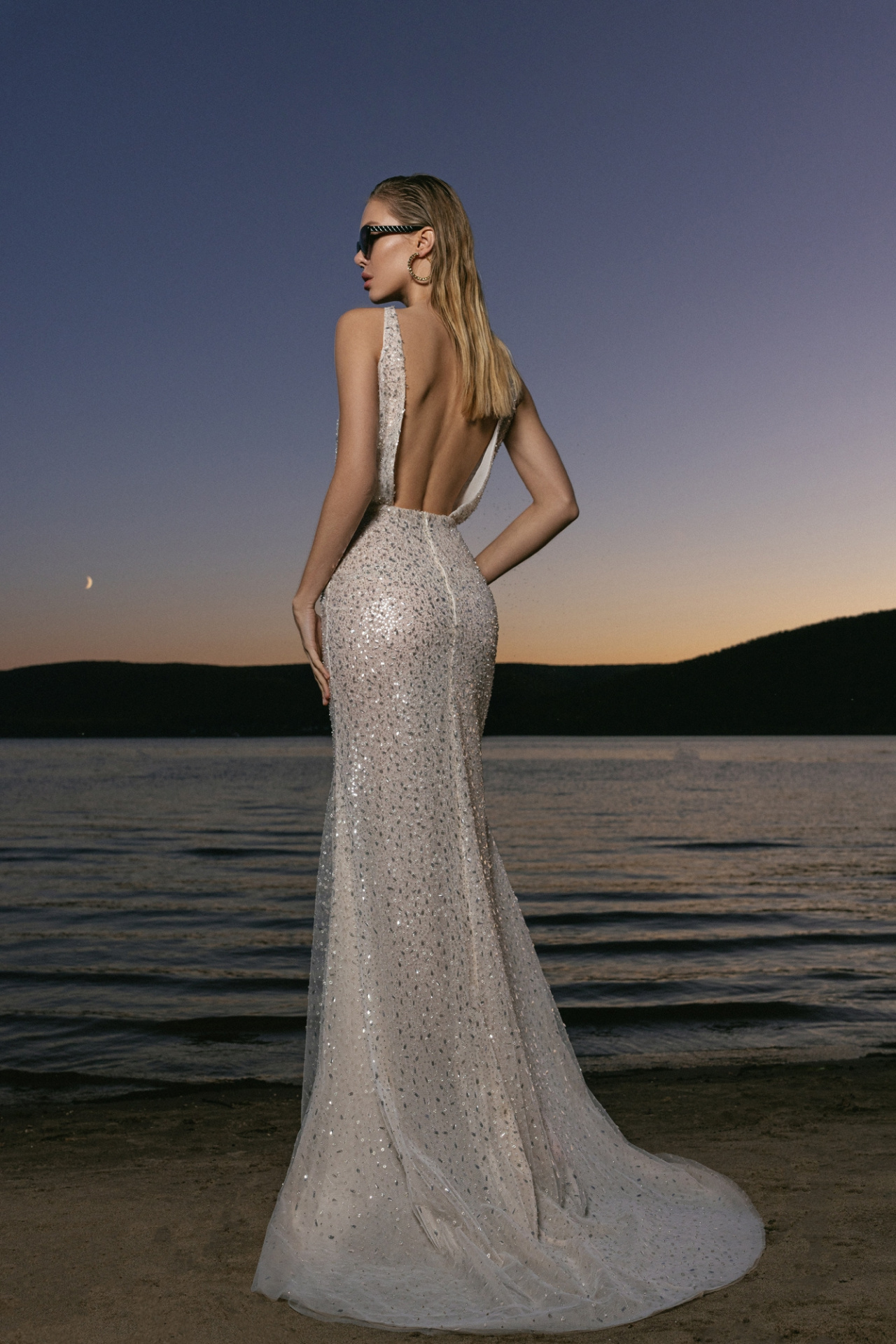 Свадебное платье русалка с роскошной расшивкой фото