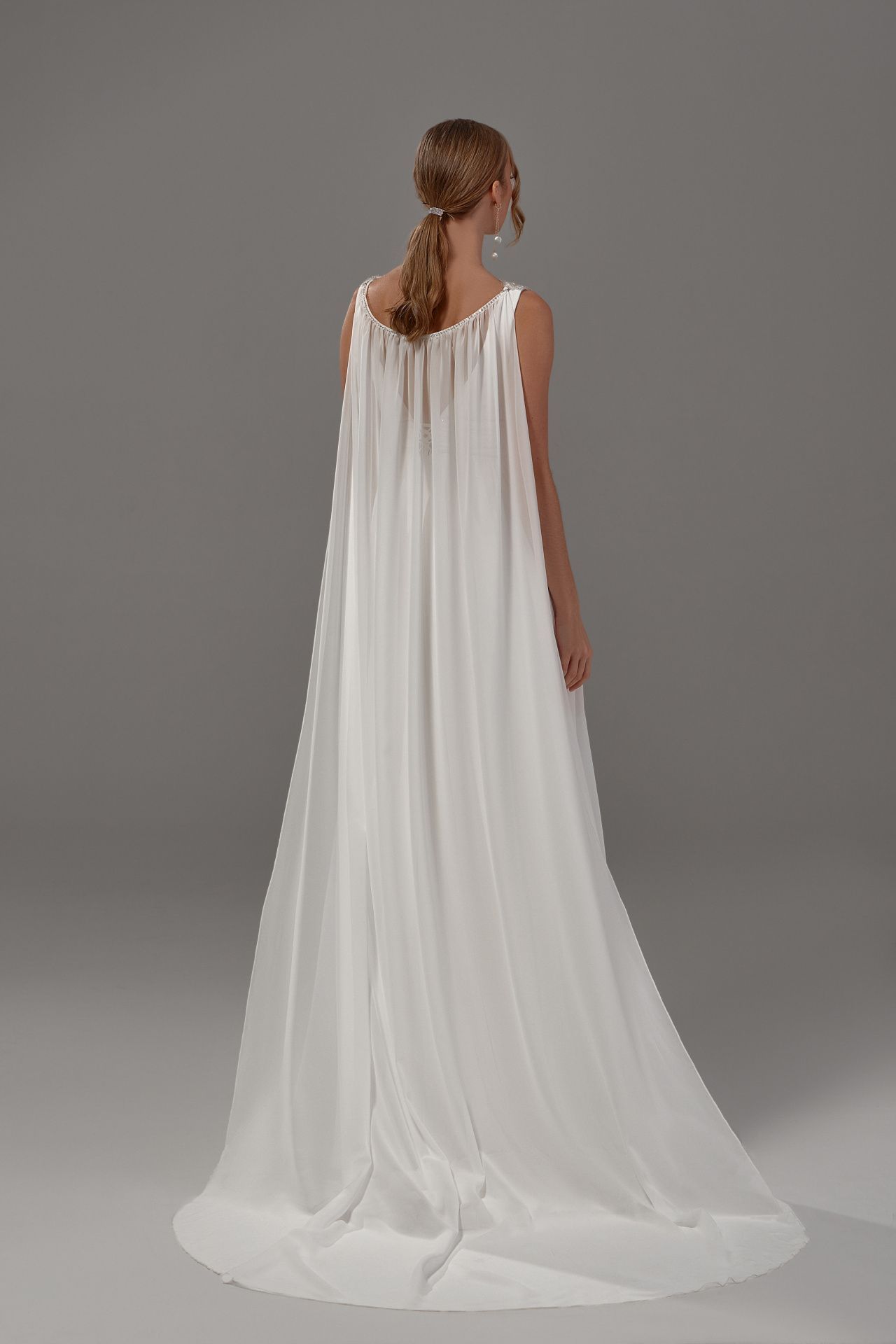 Легкое свадебное платье с юбкой из шифона фото