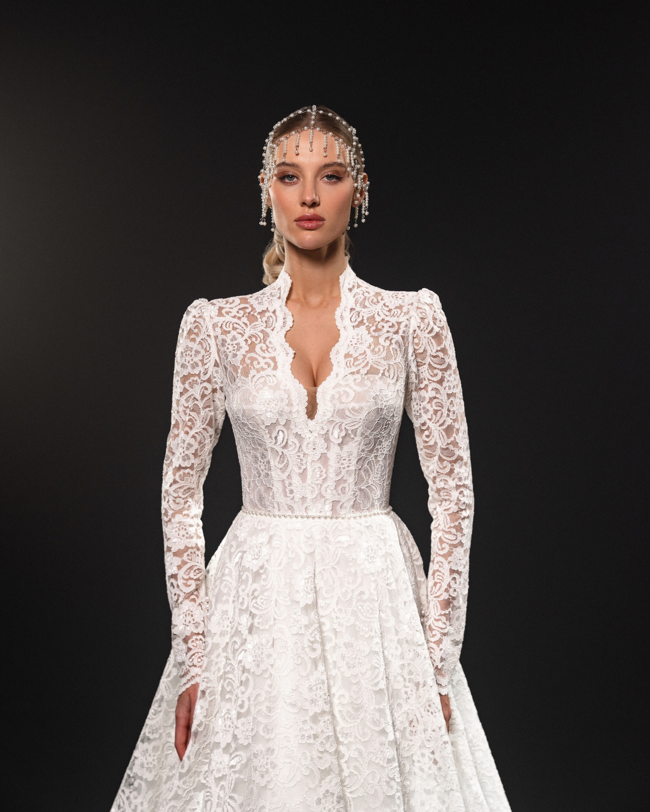 Белое закрытое кружевное платье фото