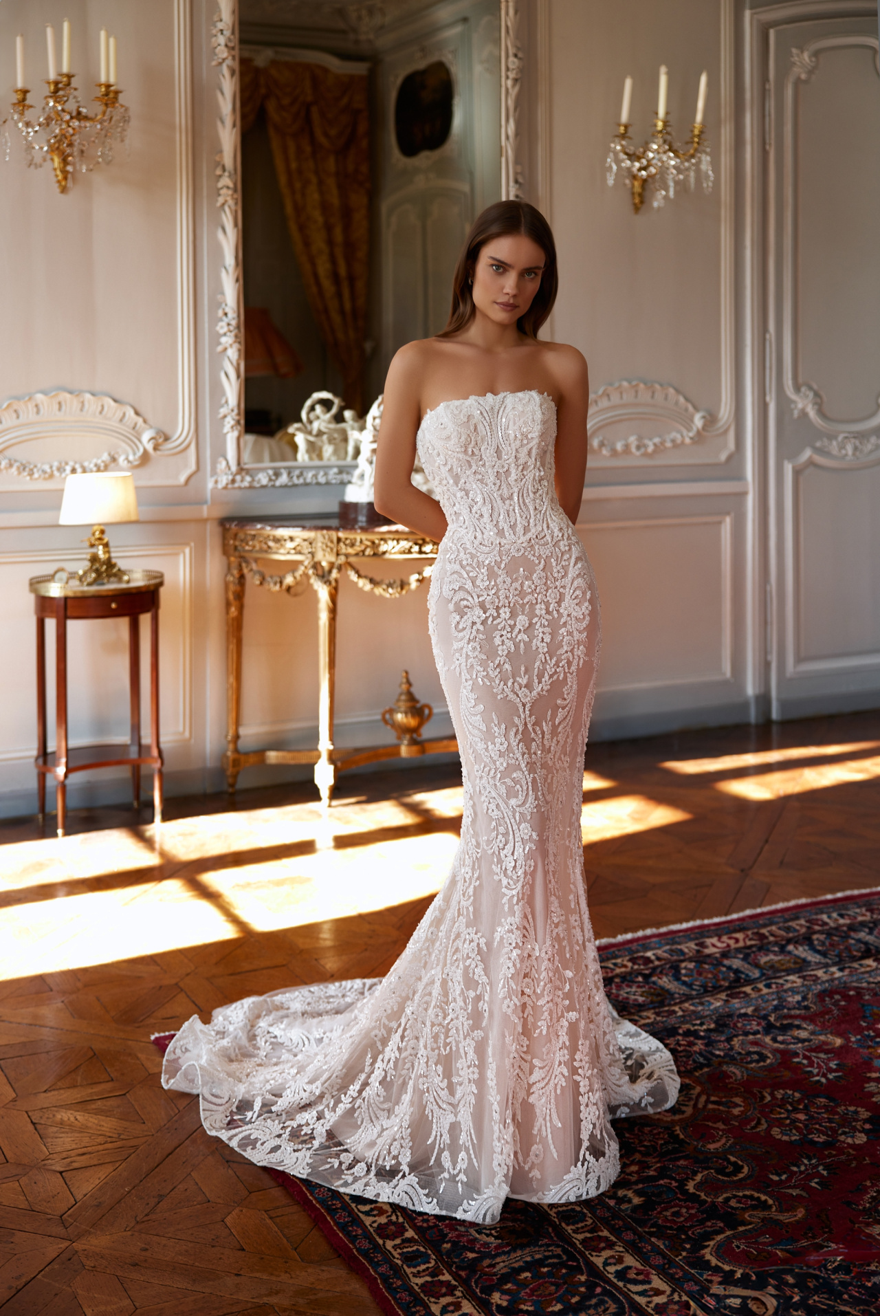 Кружевное свадебное платье рыбка с открытыми плечами фото
