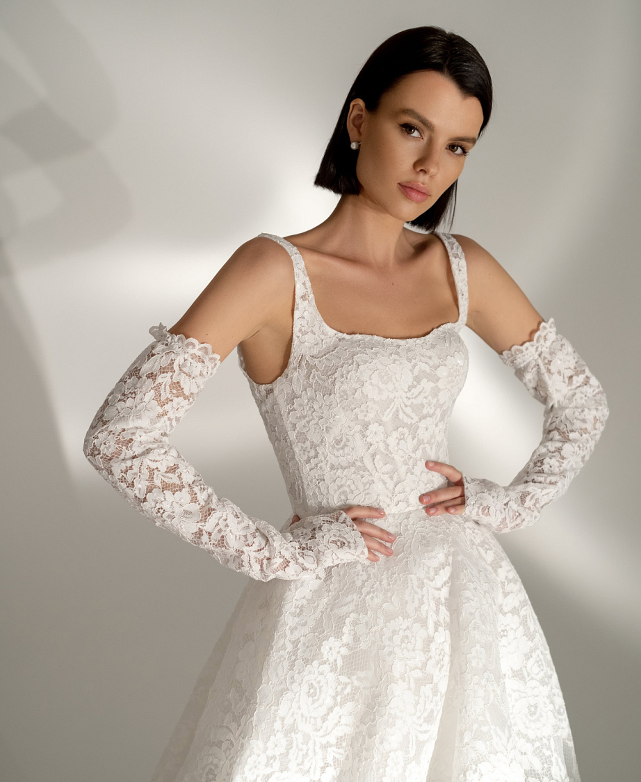 Белые кружевные перчатки фото