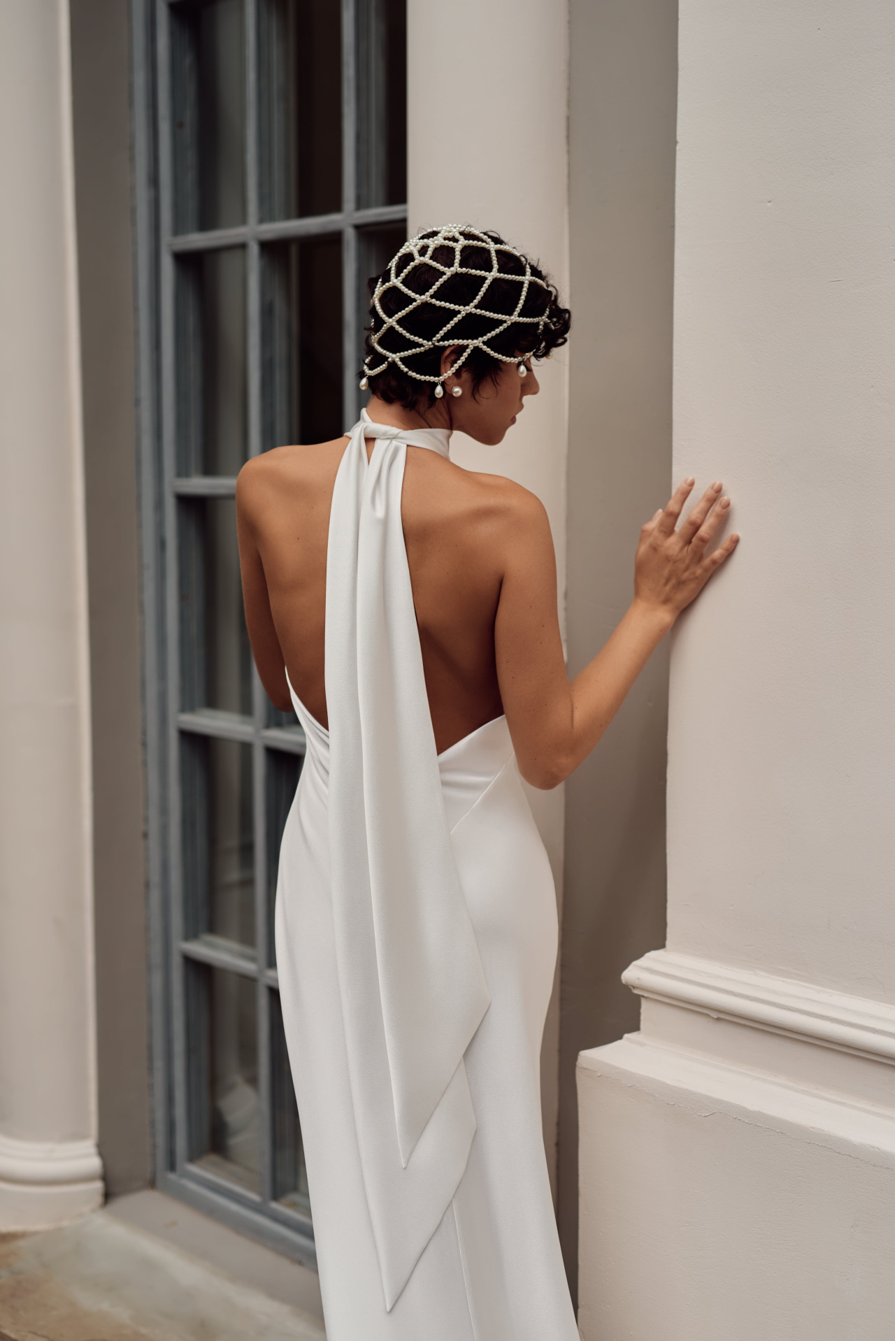 Легкое платье с воротником-стойкой фото