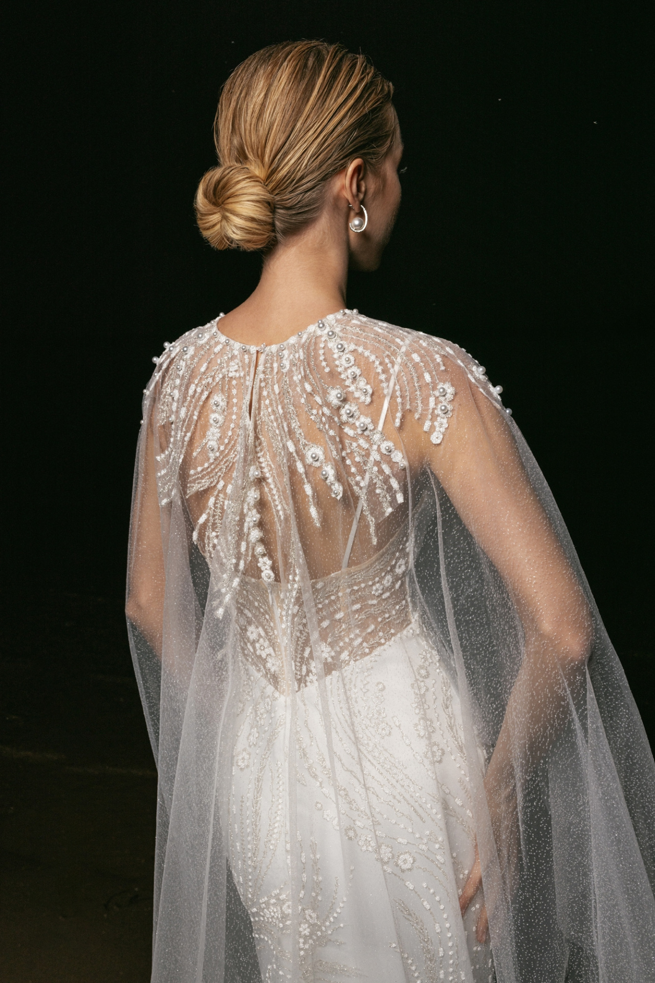 Свадебное платье рыбка в светоотражающей ткани фото